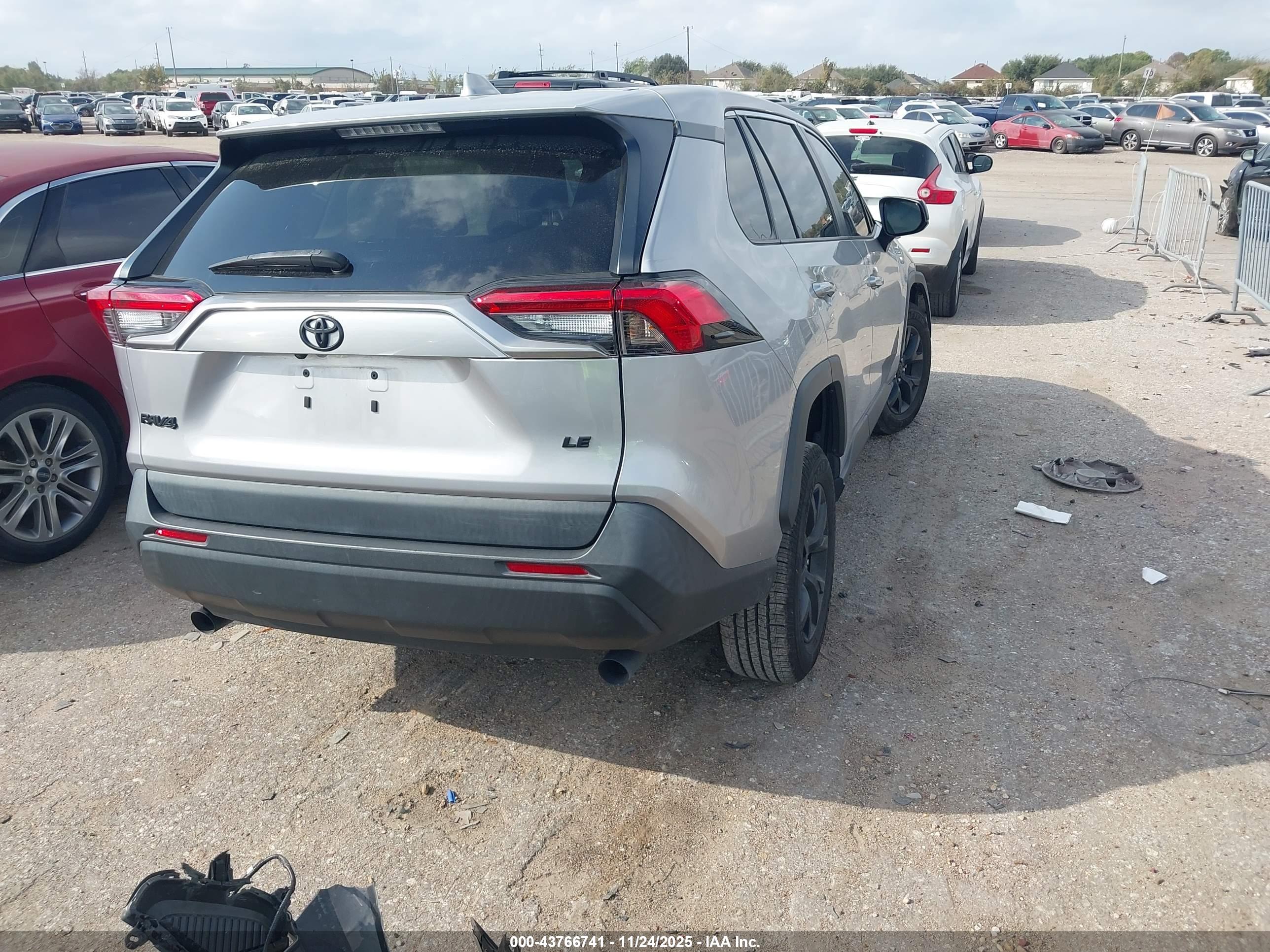TOYOTA RAV4 image 4