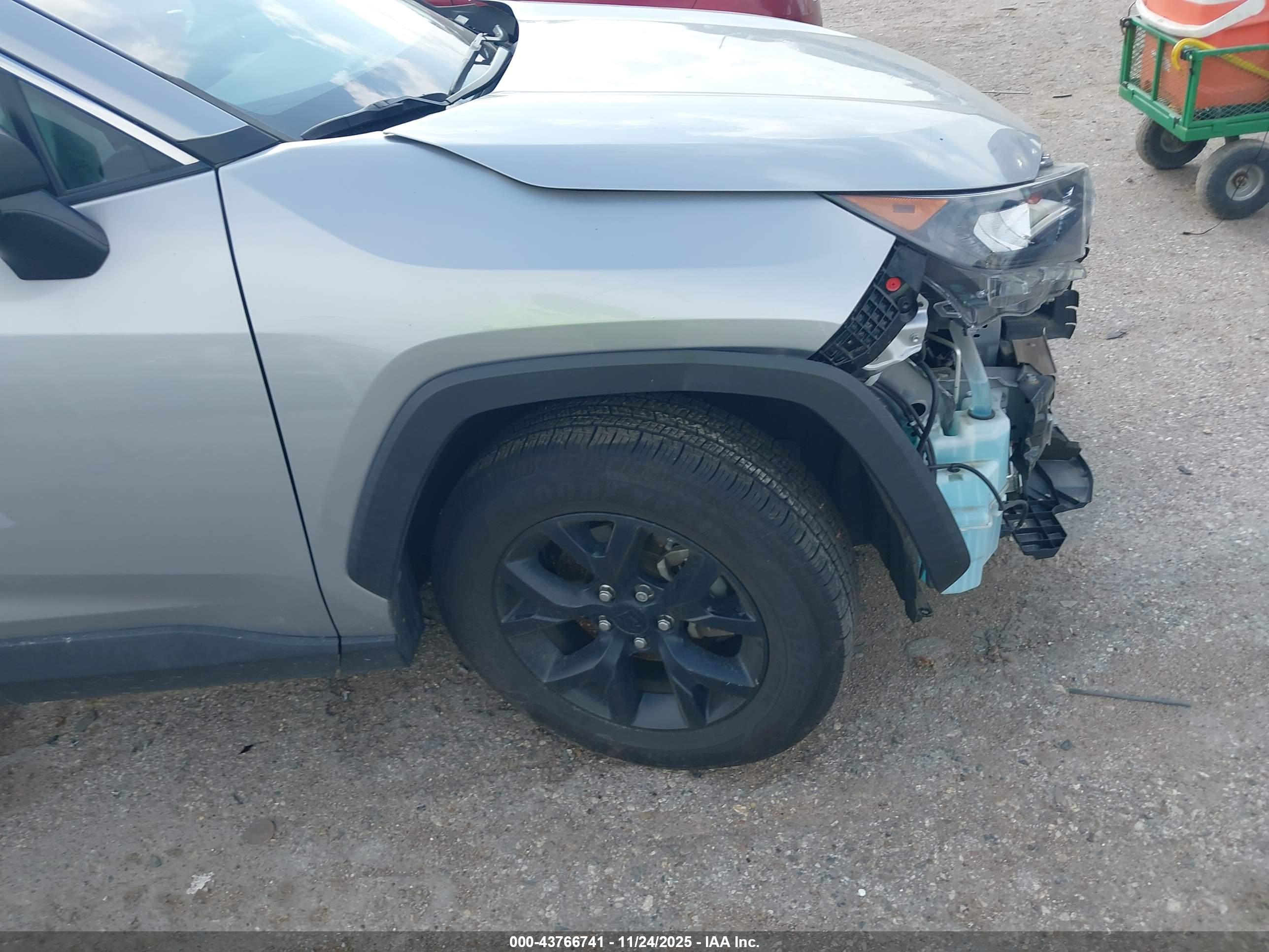TOYOTA RAV4 image 6