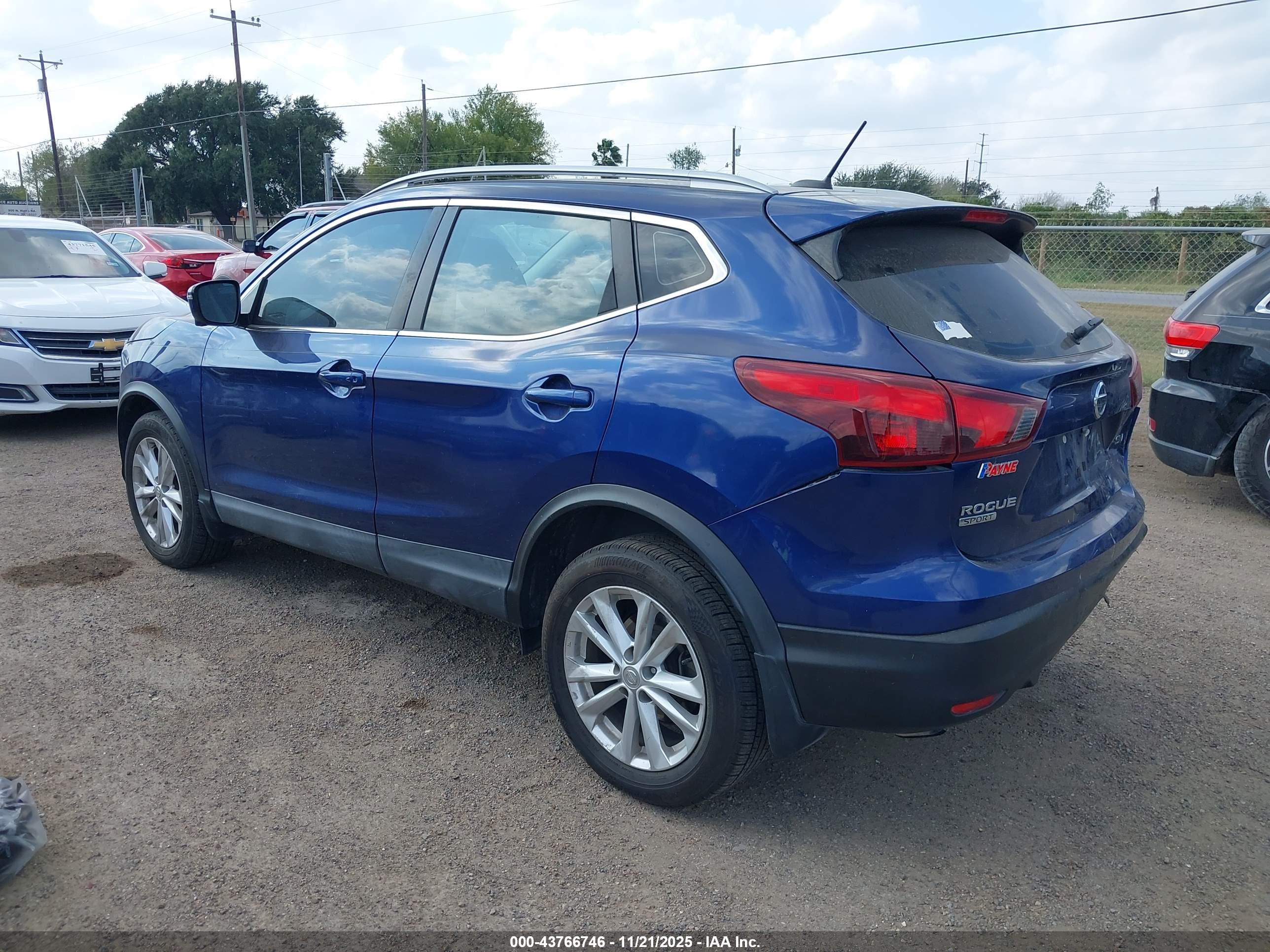 NISSAN ROGUE image 3