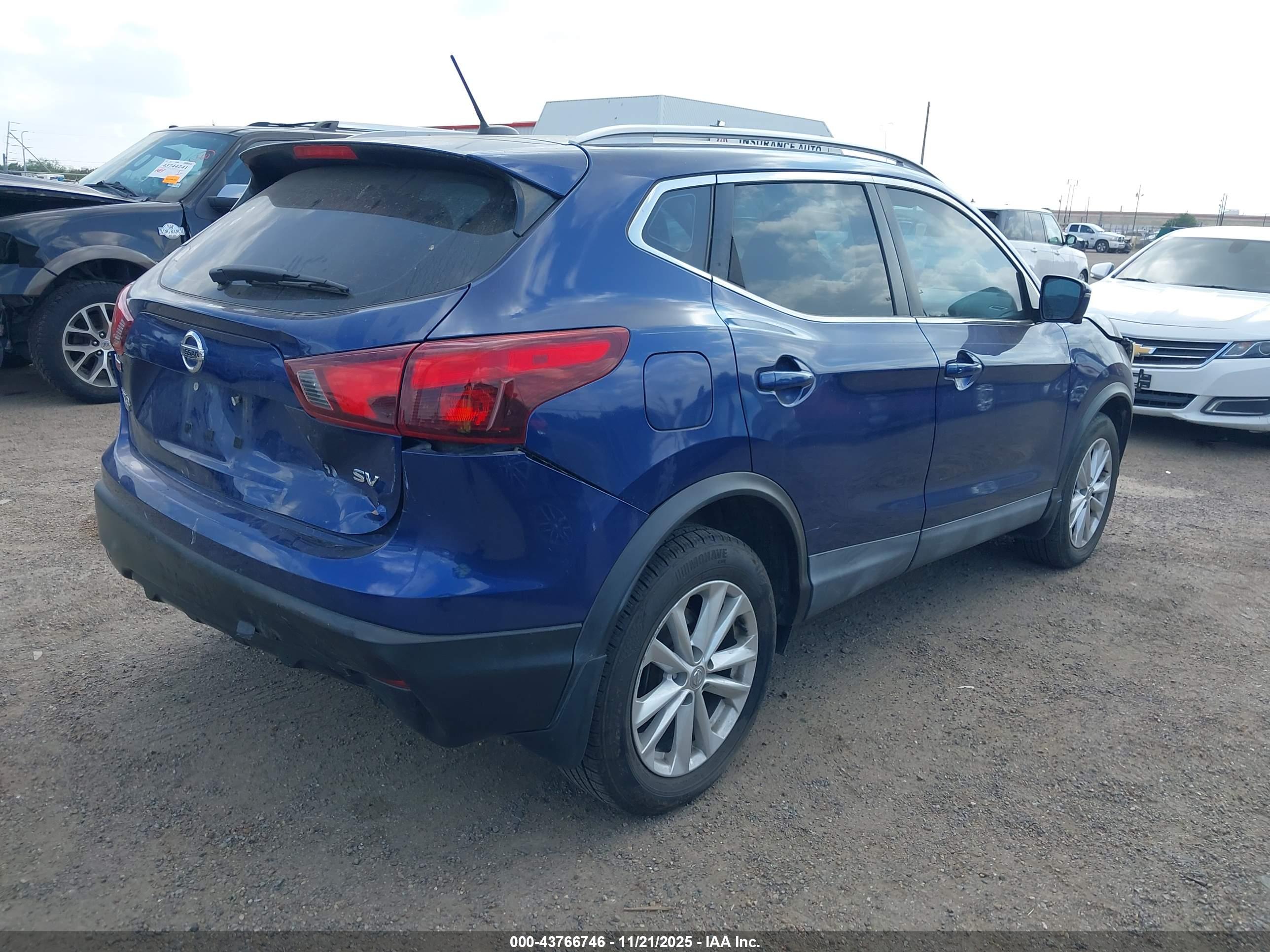 NISSAN ROGUE image 4