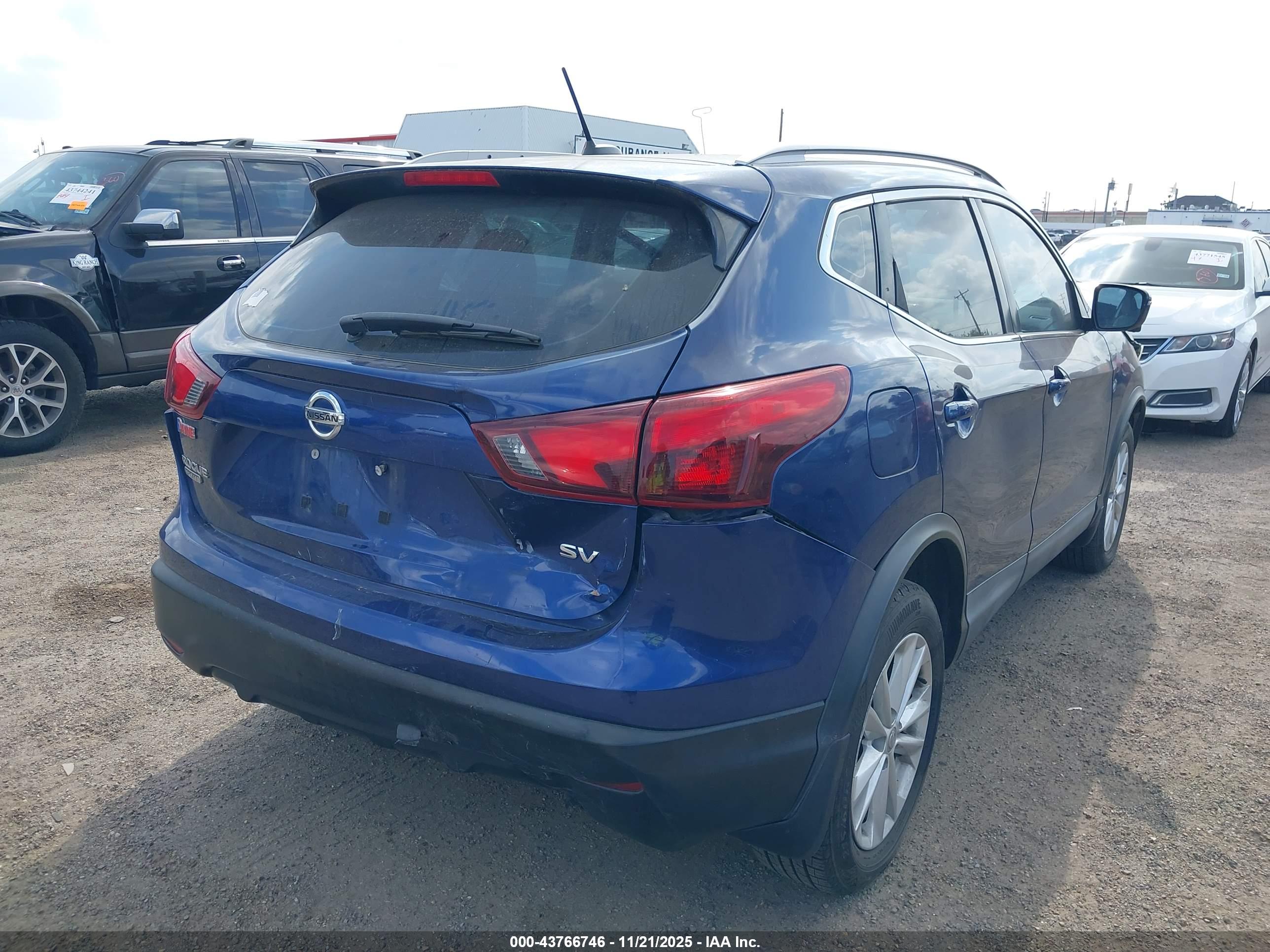 NISSAN ROGUE image 6
