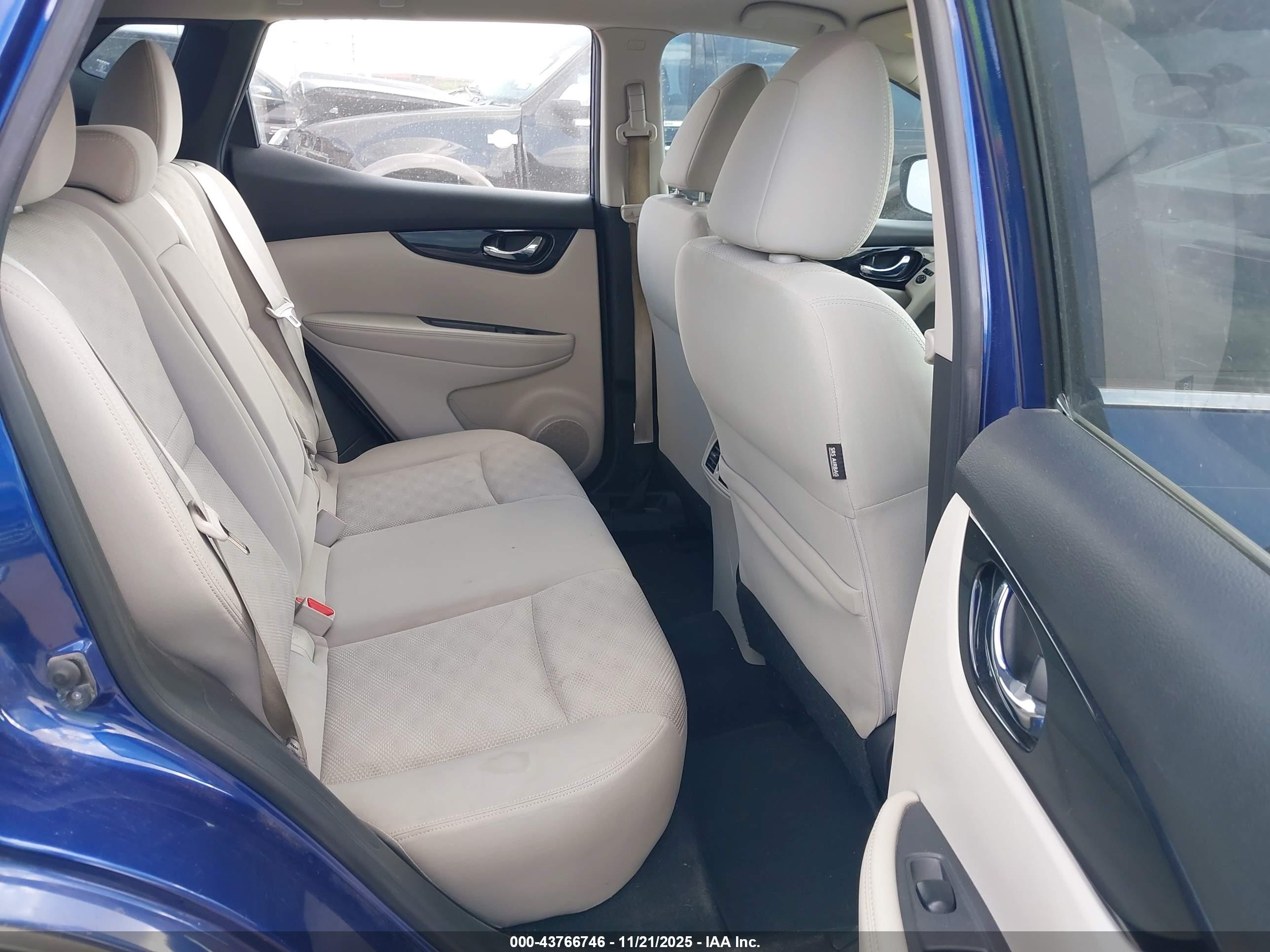 NISSAN ROGUE image 8