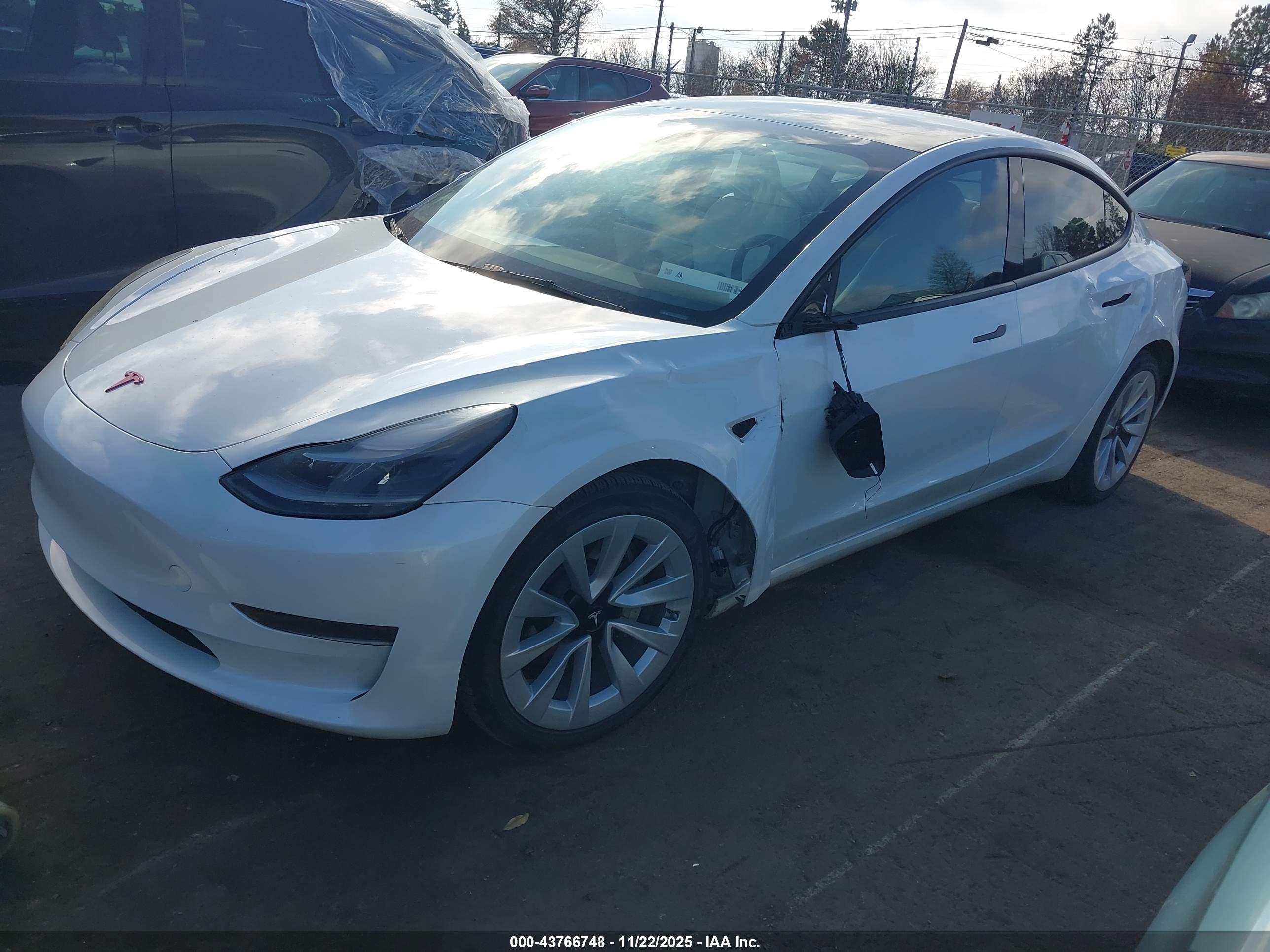 TESLA MODEL image 2