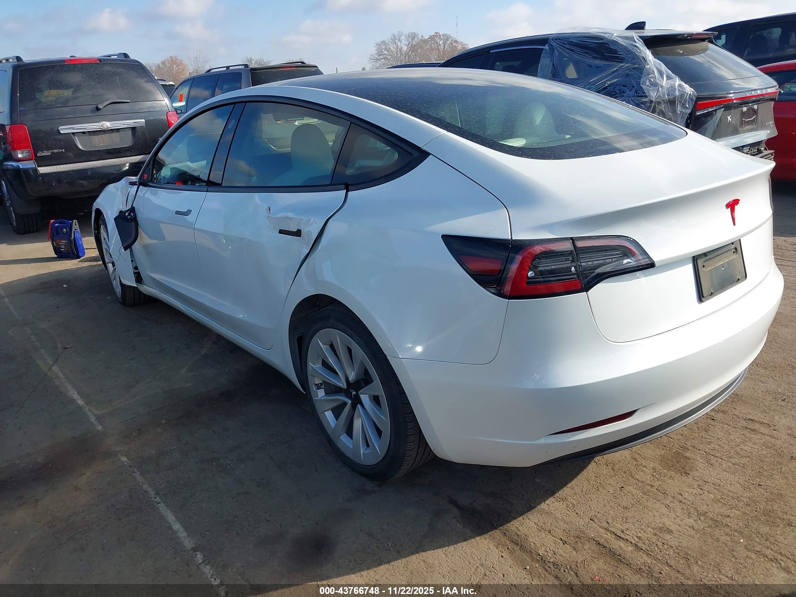 TESLA MODEL image 3