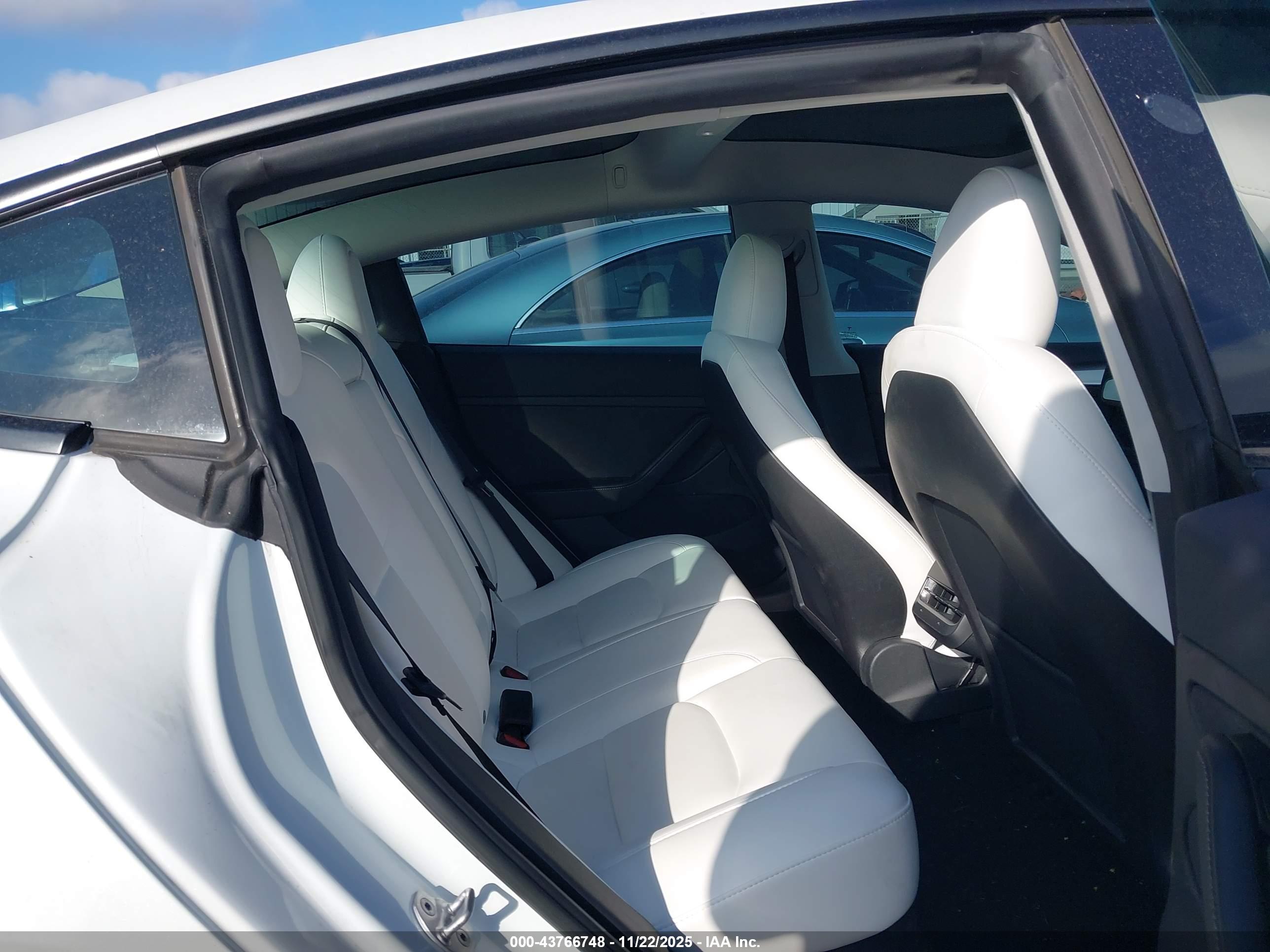 TESLA MODEL image 8