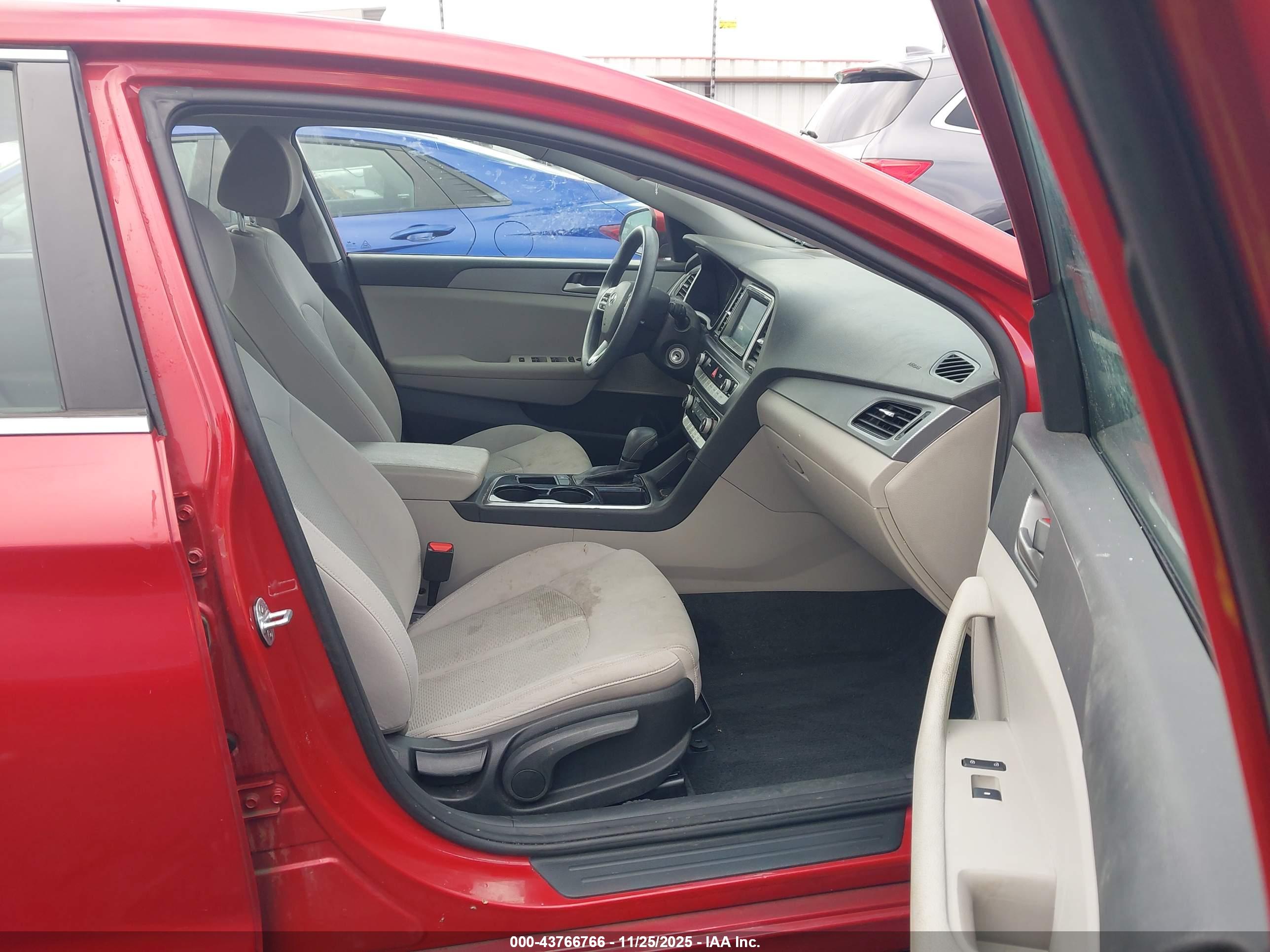 HYUNDAI SONATA image 5