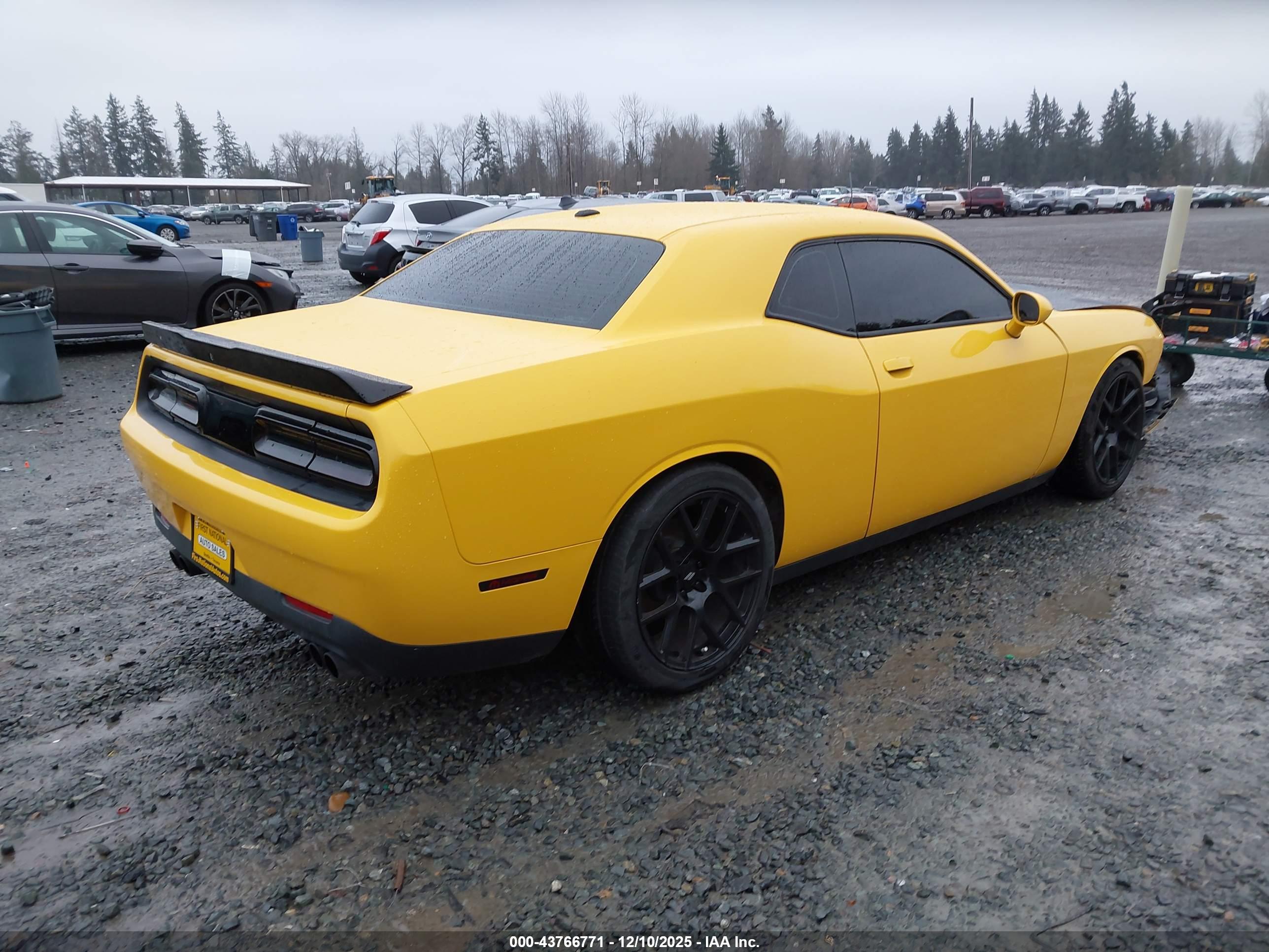 DODGE CHALLENGER image 4