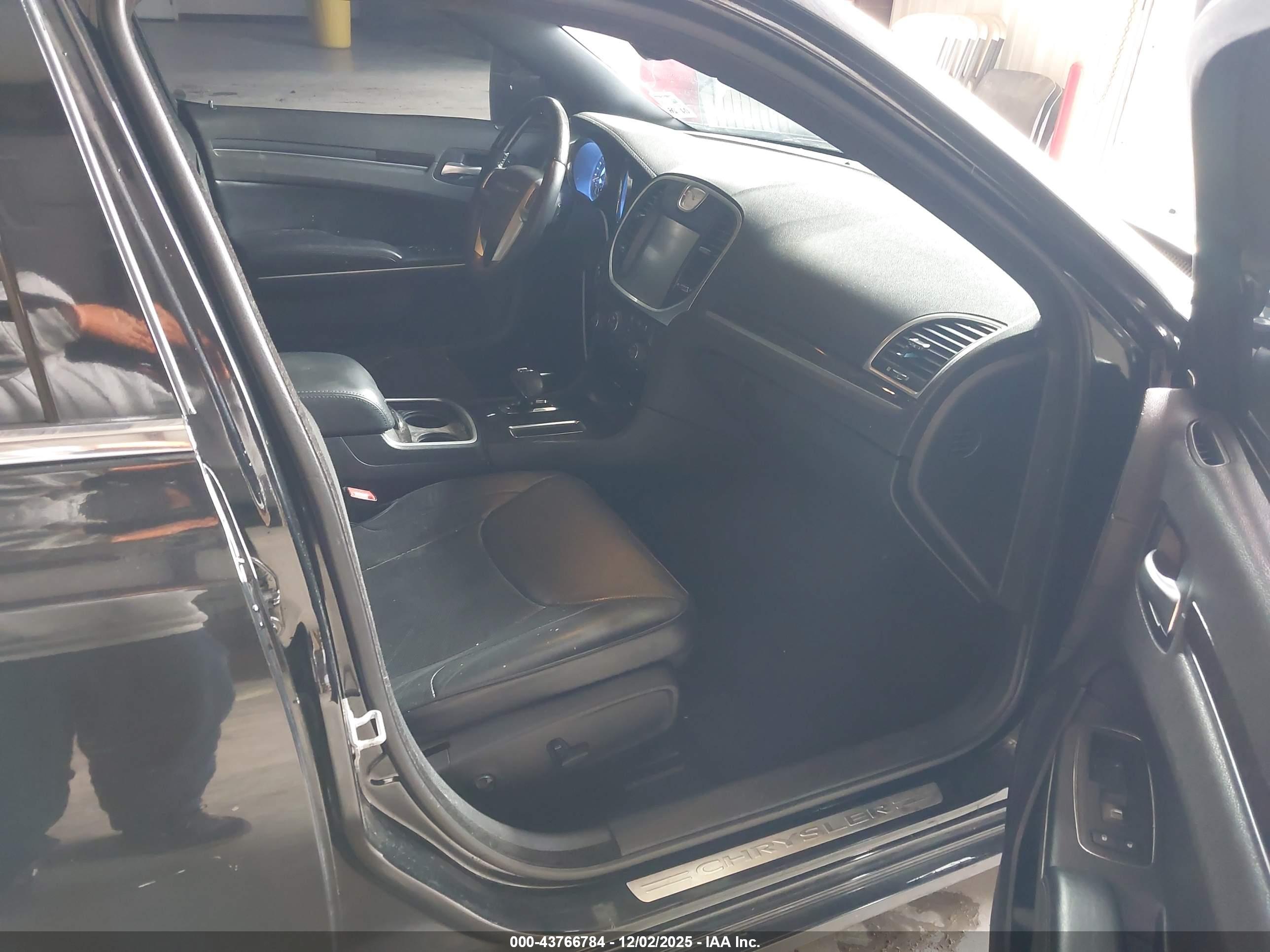 CHRYSLER 300C image 5