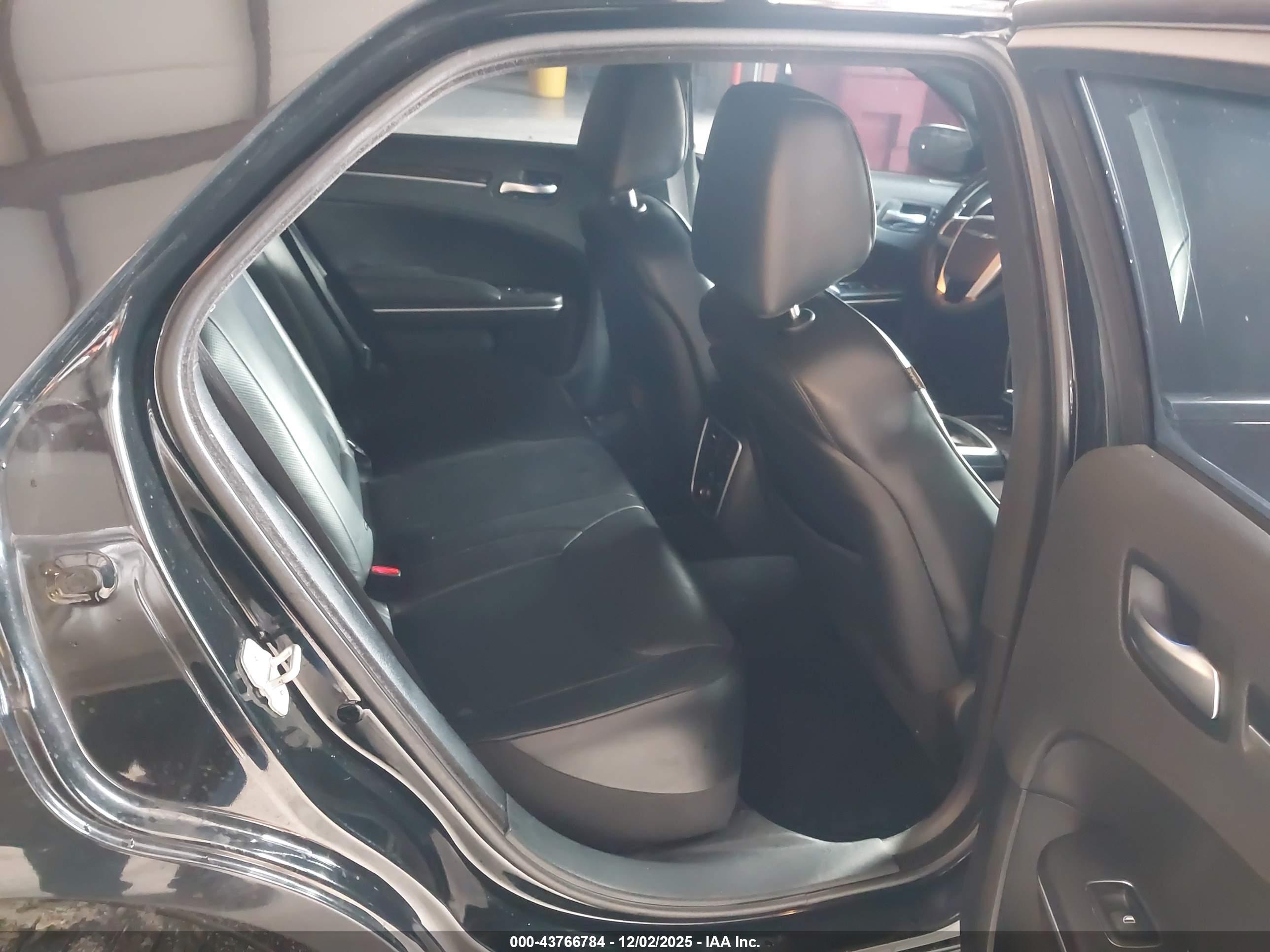 CHRYSLER 300C image 8