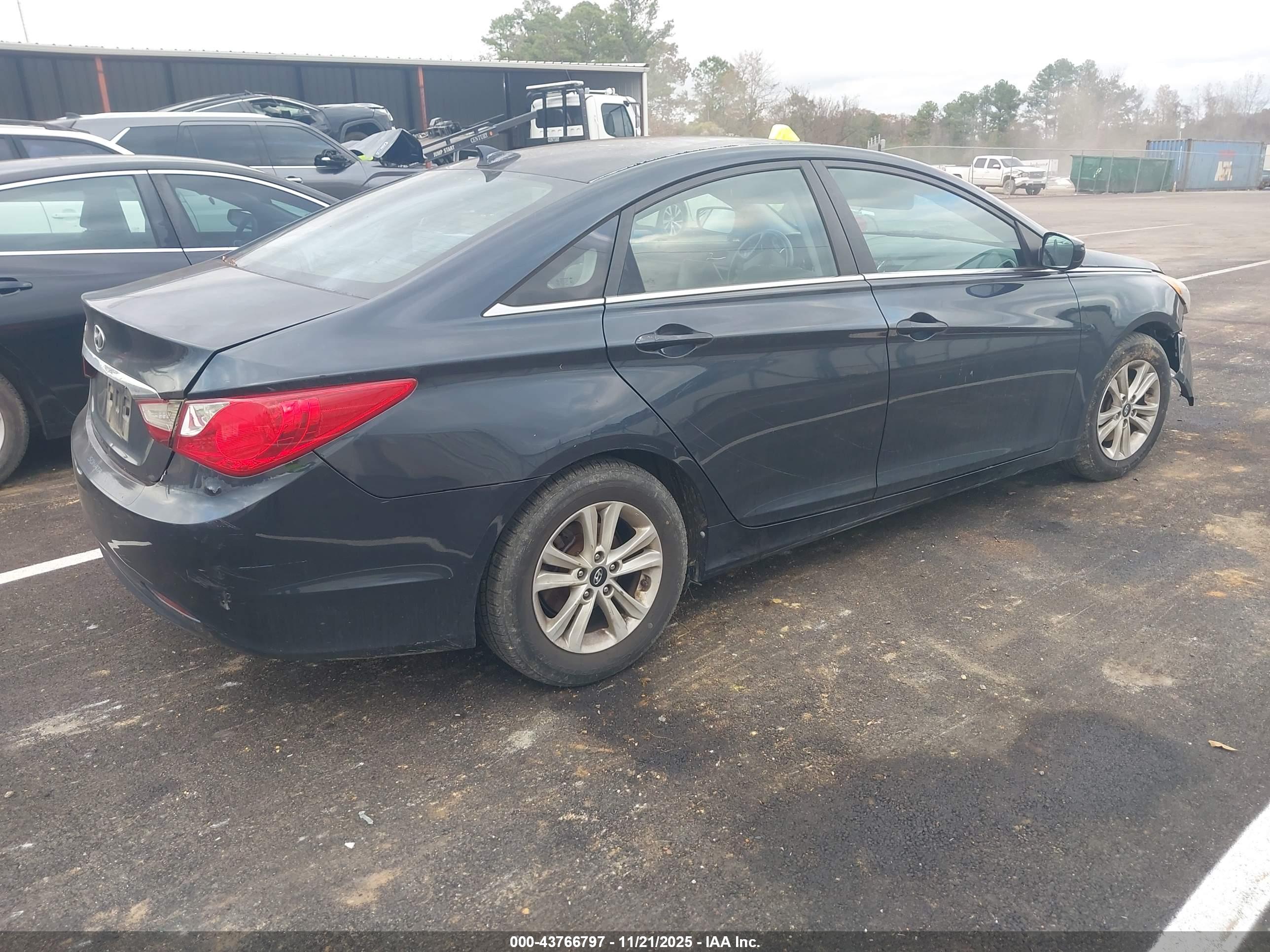 HYUNDAI SONATA image 4