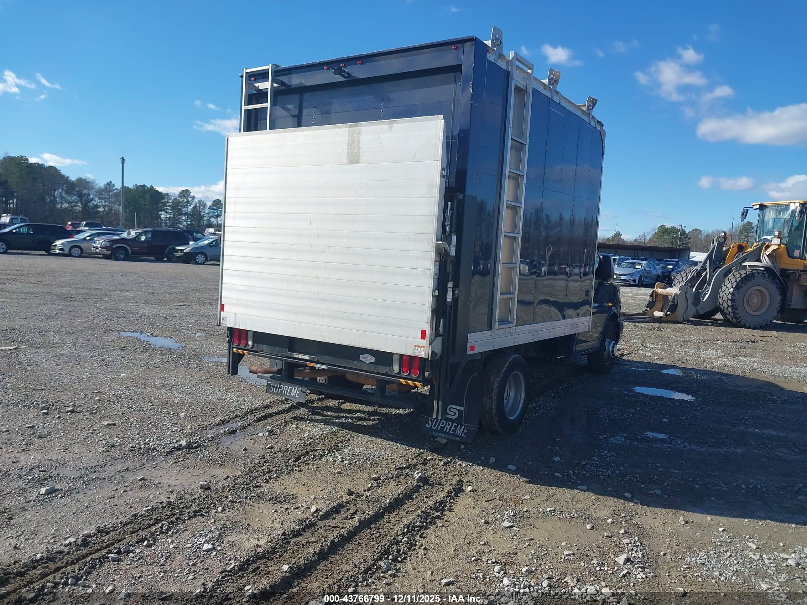 CHEVROLET EXPRESS image 4