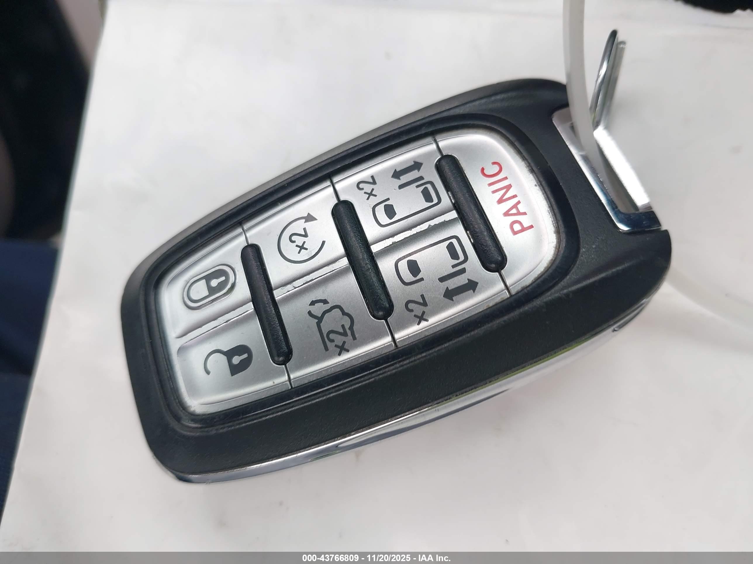 CHRYSLER PACIFICA image 11