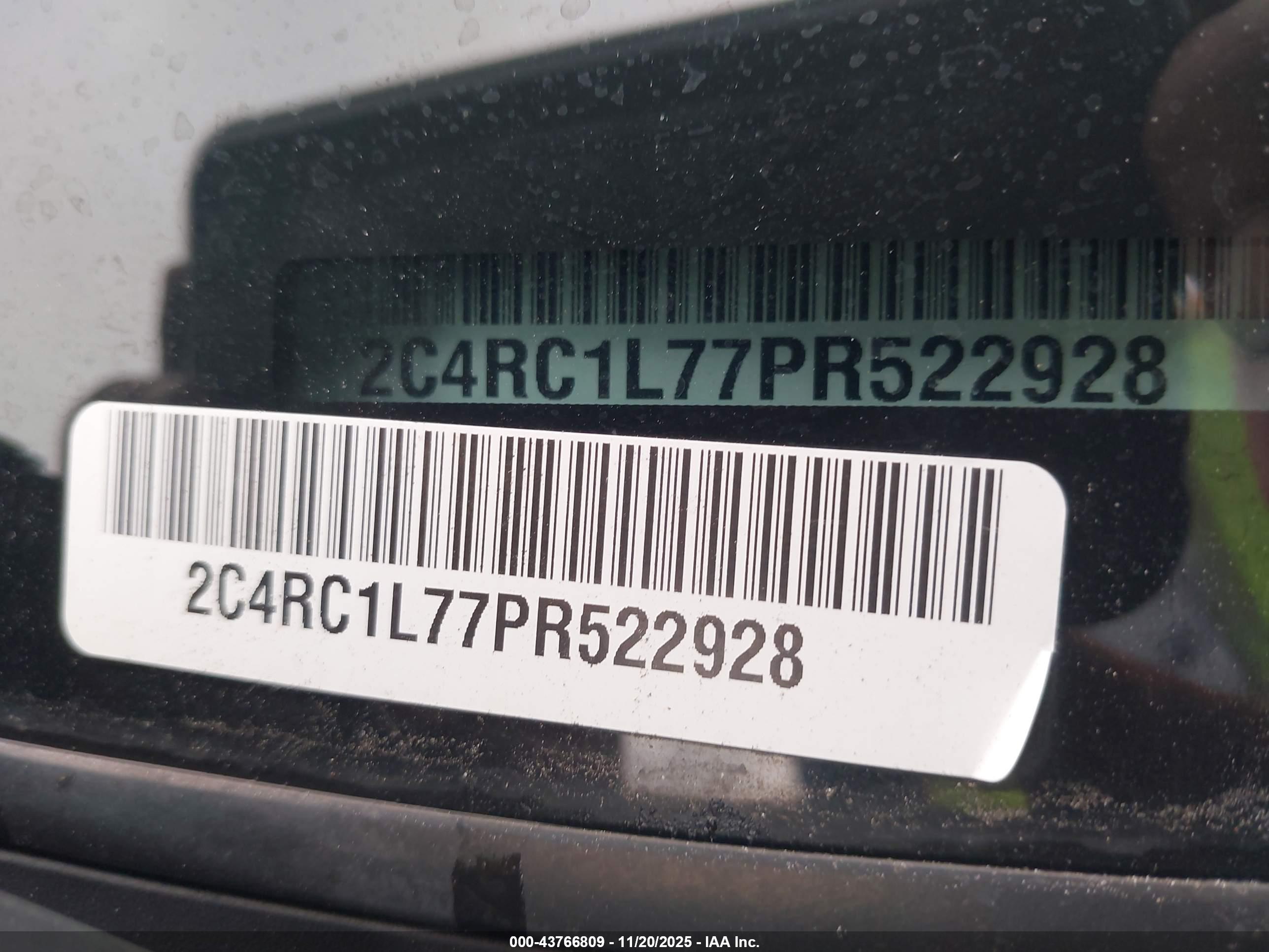CHRYSLER PACIFICA image 9