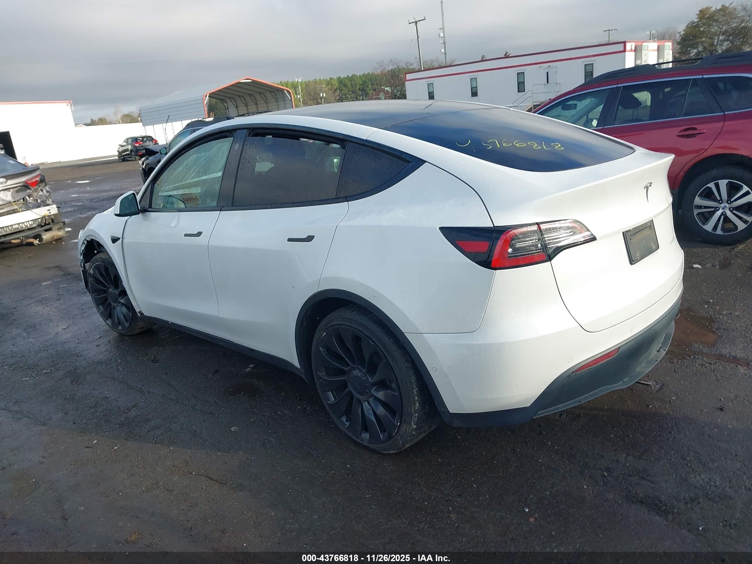 TESLA MODEL image 3