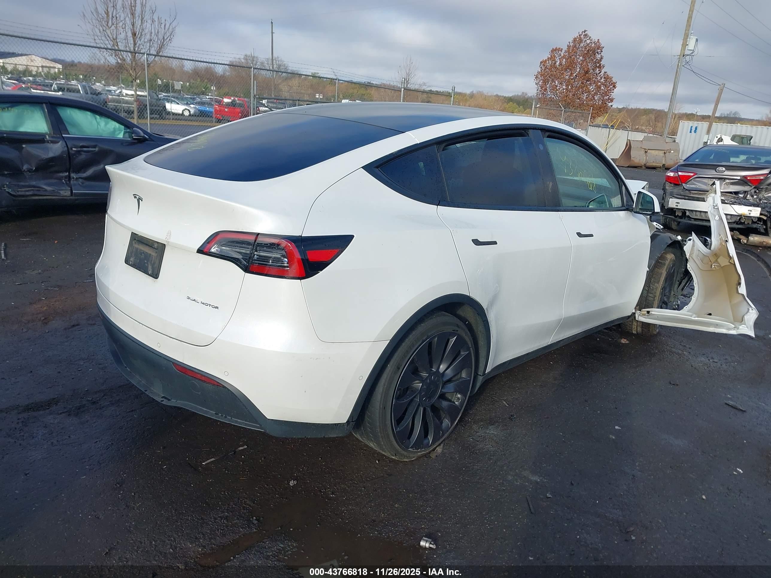 TESLA MODEL image 4