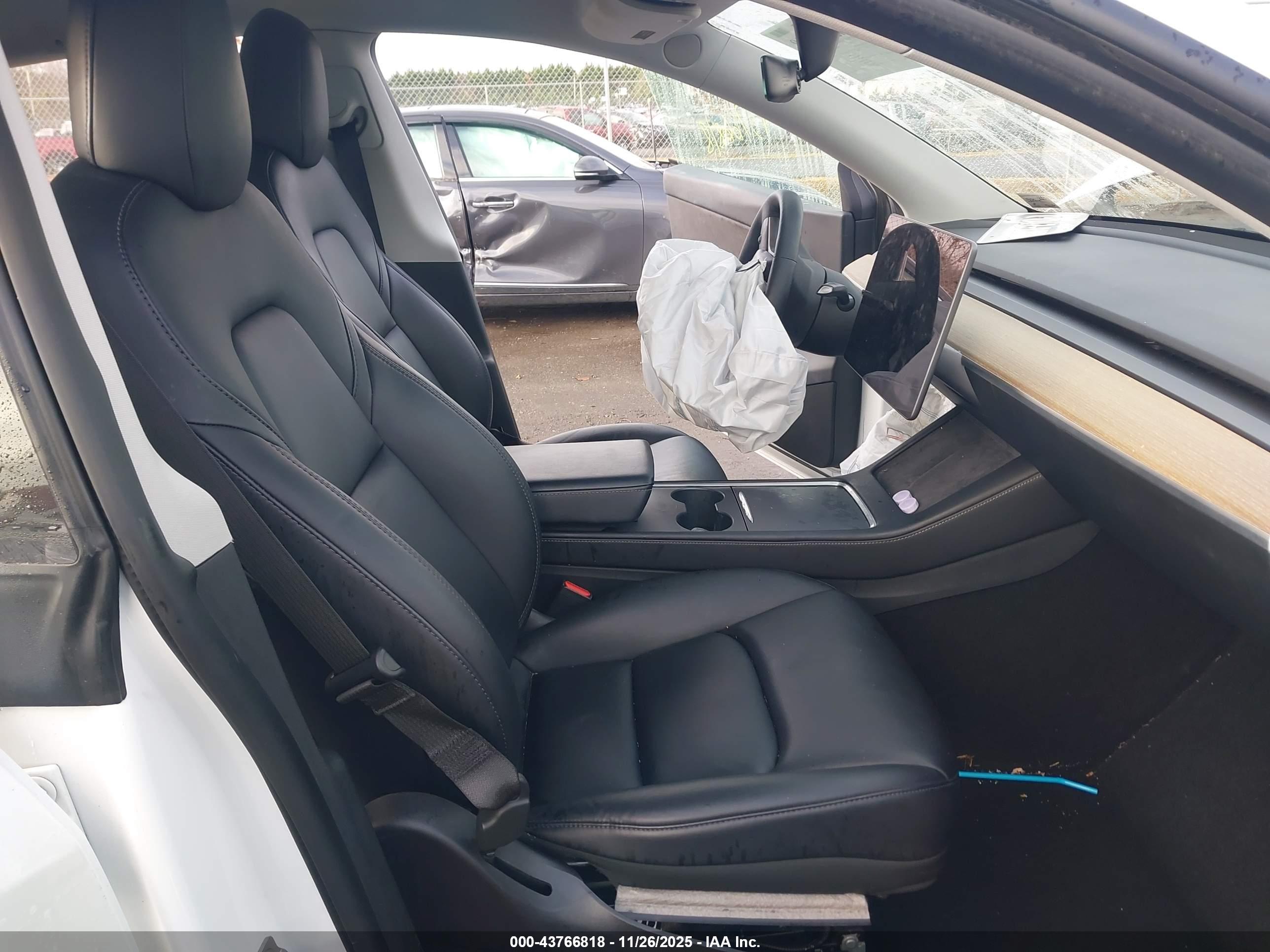 TESLA MODEL image 5