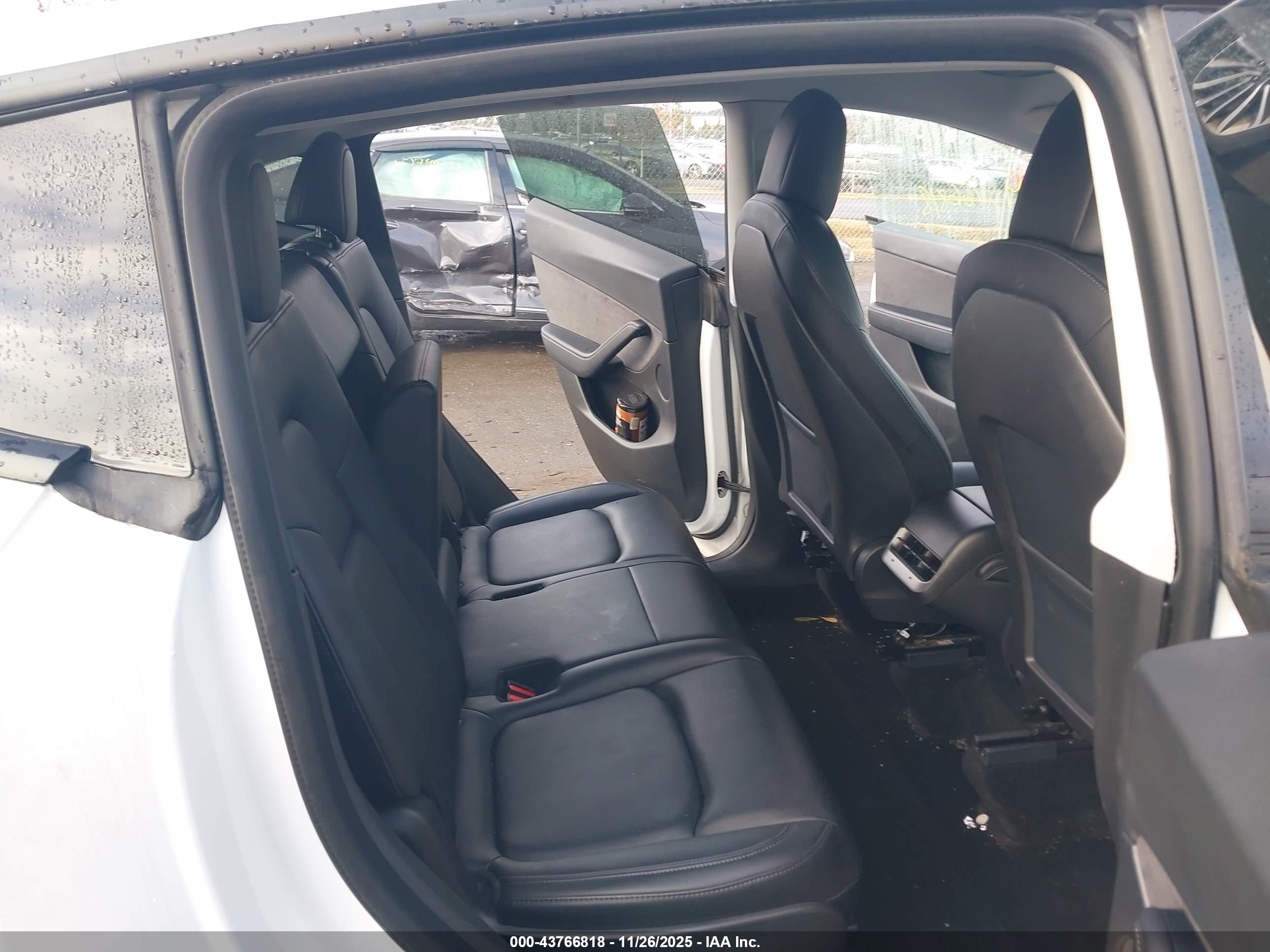 TESLA MODEL image 8
