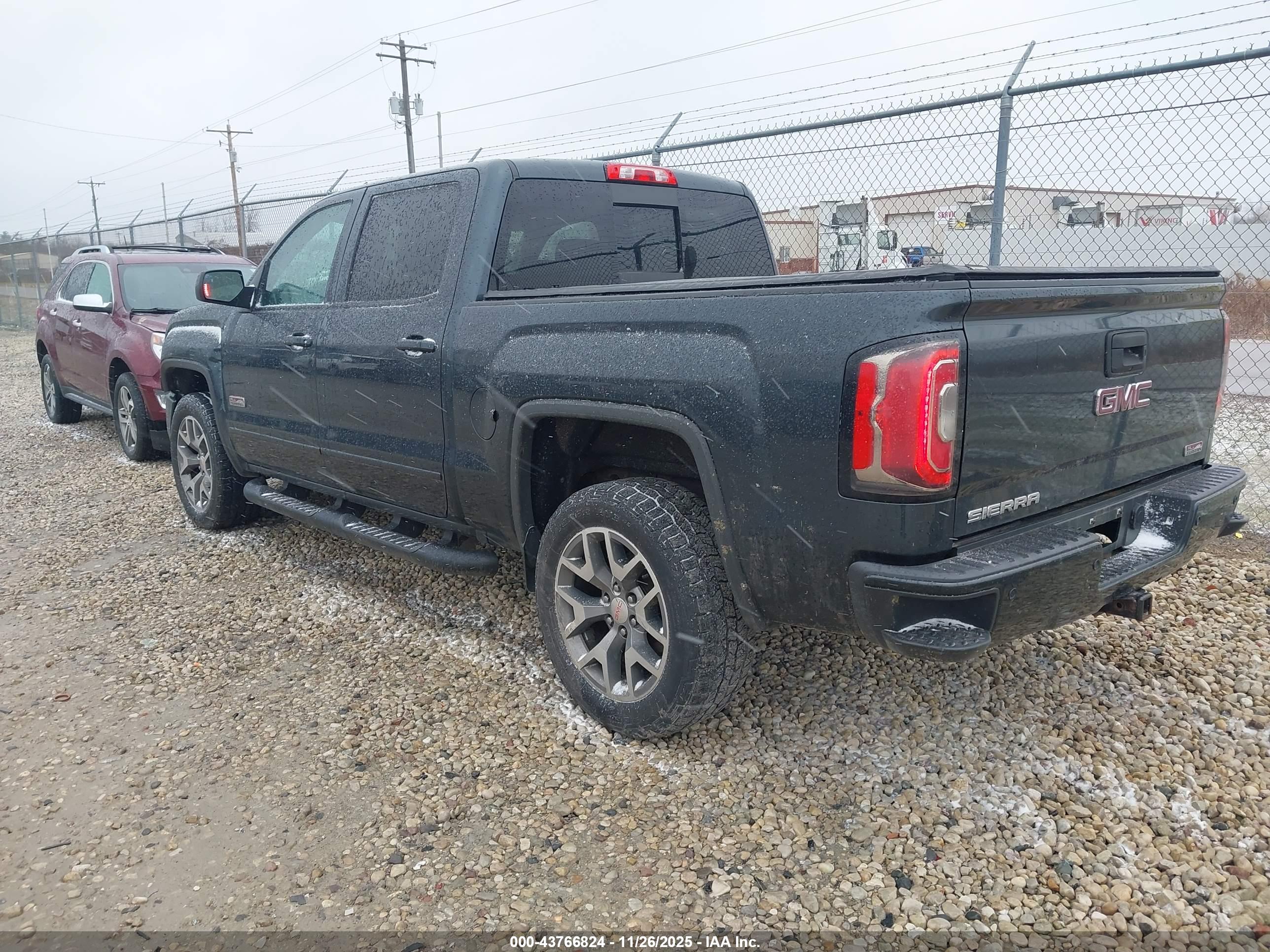 GMC SIERRA image 3
