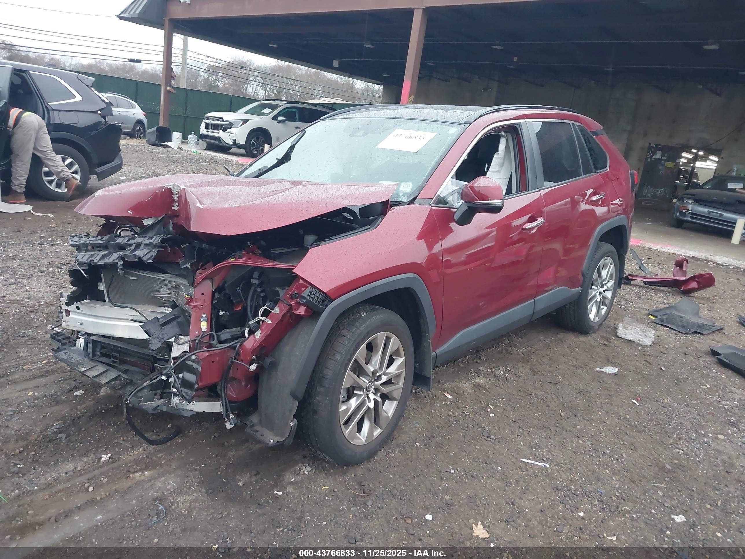TOYOTA RAV4 image 2