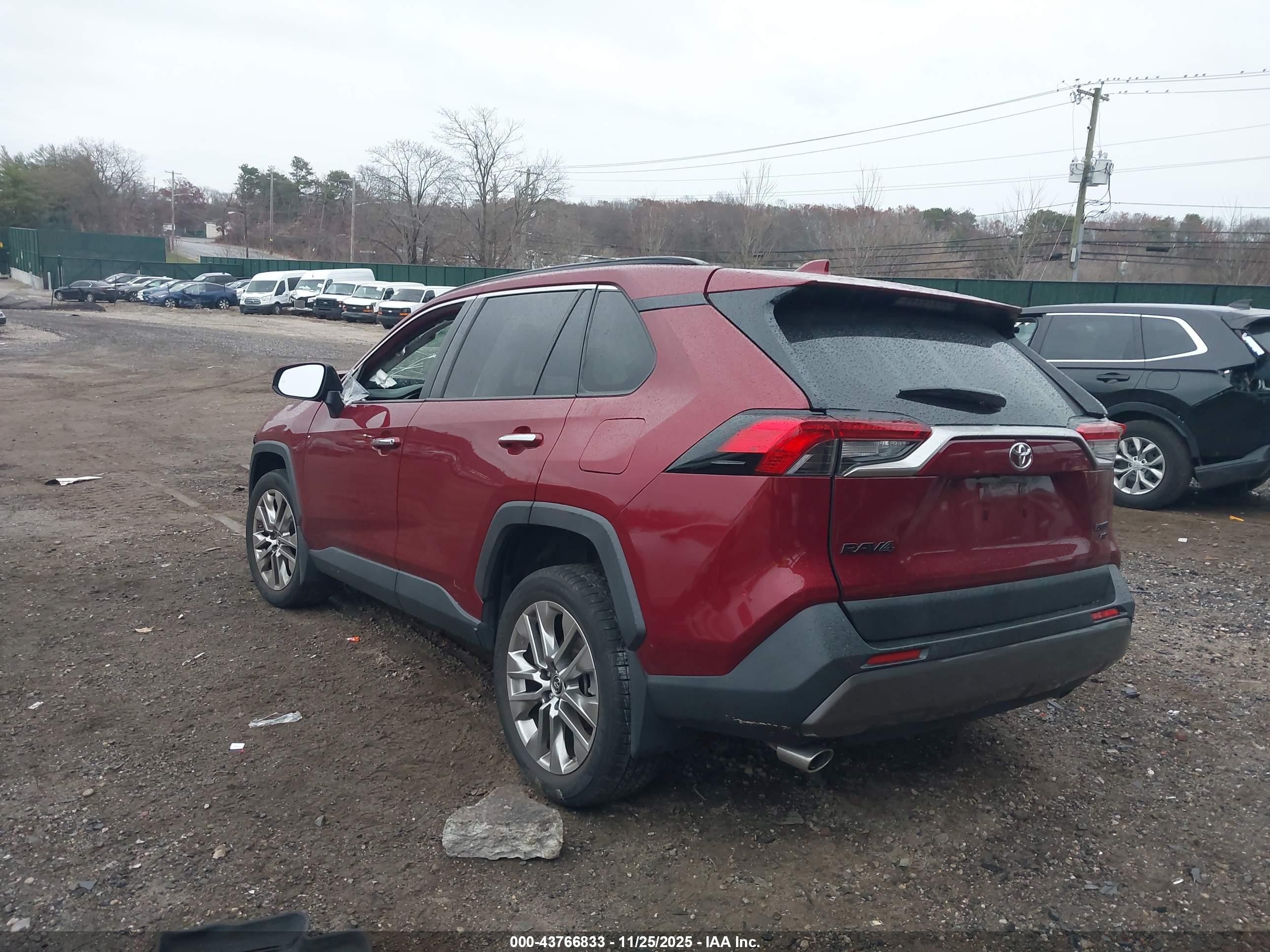 TOYOTA RAV4 image 3