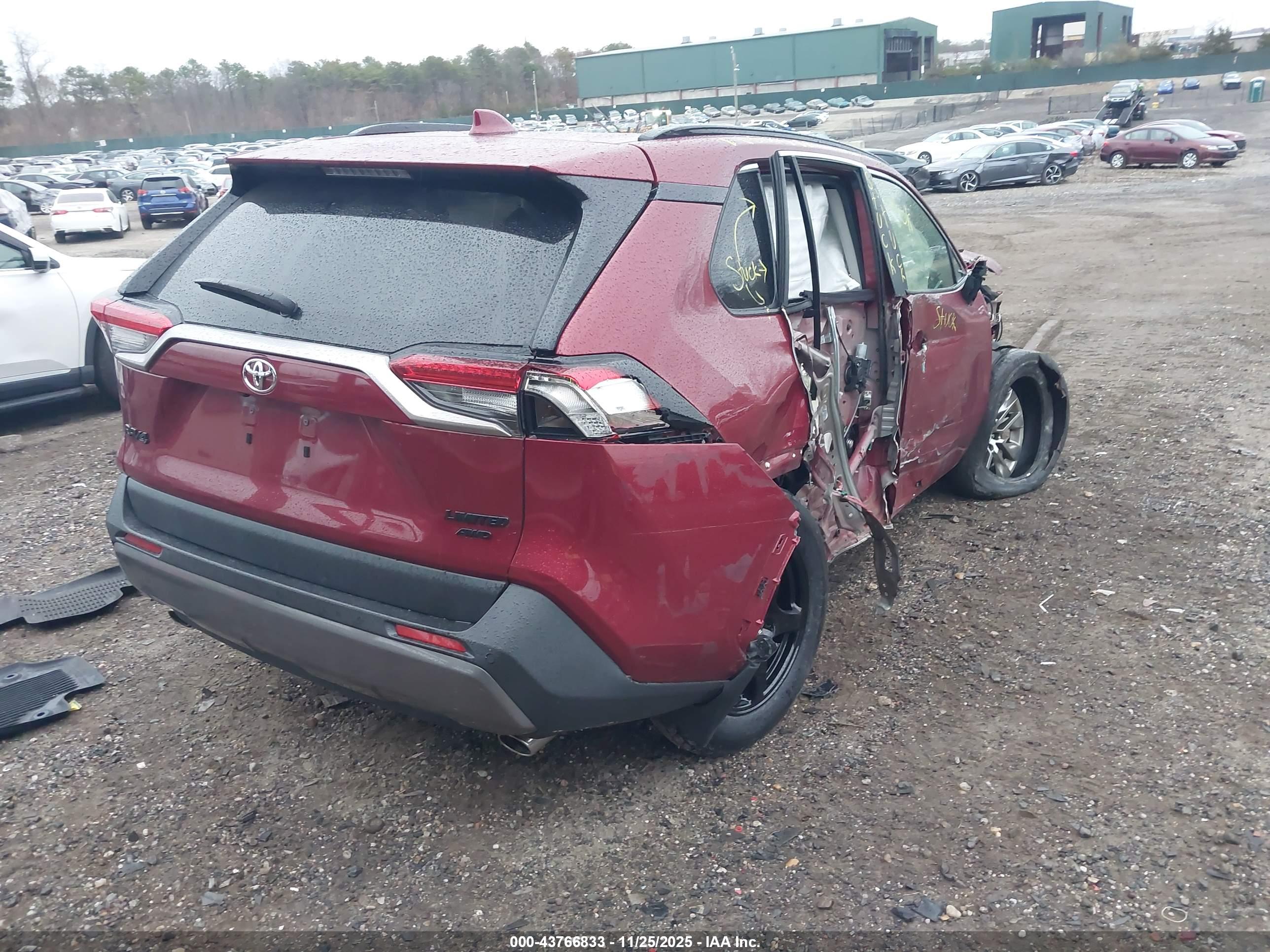 TOYOTA RAV4 image 4
