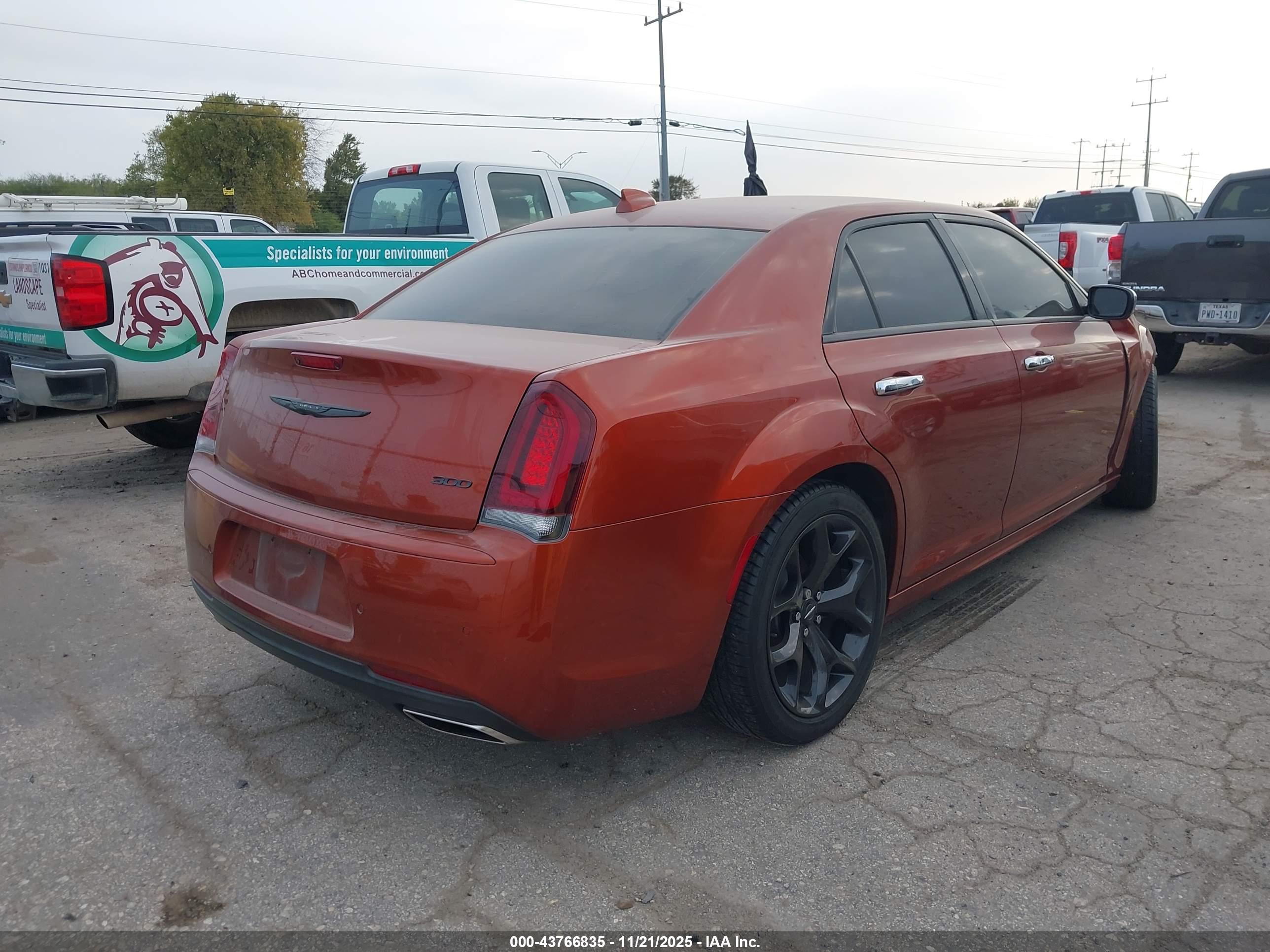 CHRYSLER 300 image 4