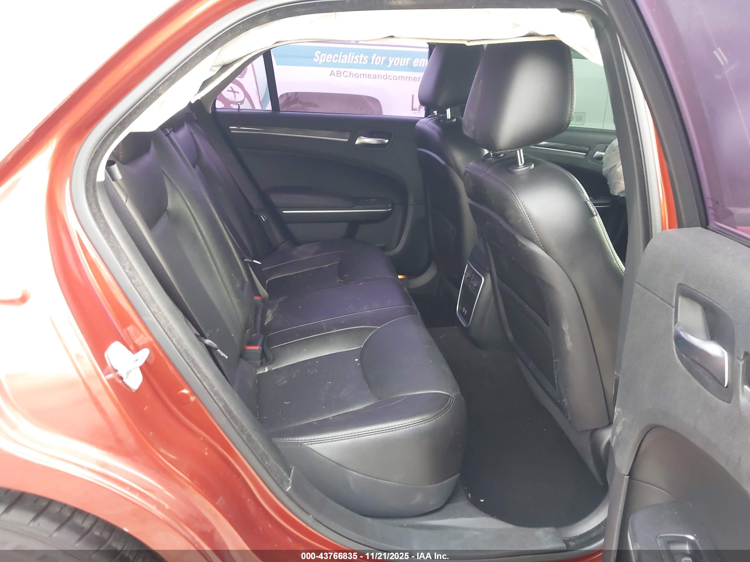 CHRYSLER 300 image 8