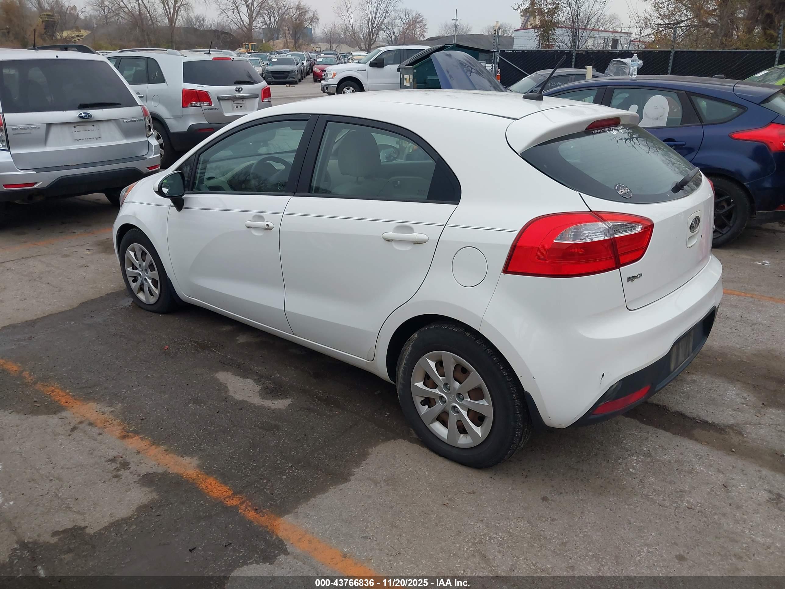 KIA RIO5 image 3