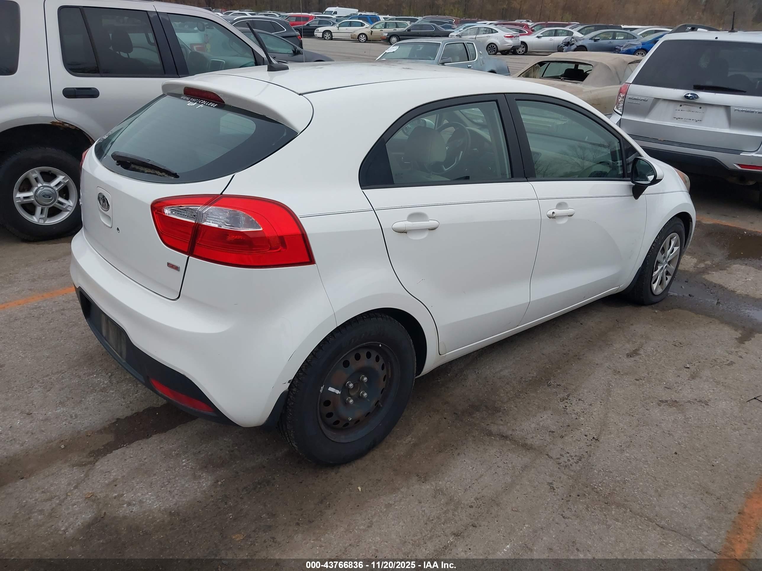 KIA RIO5 image 4