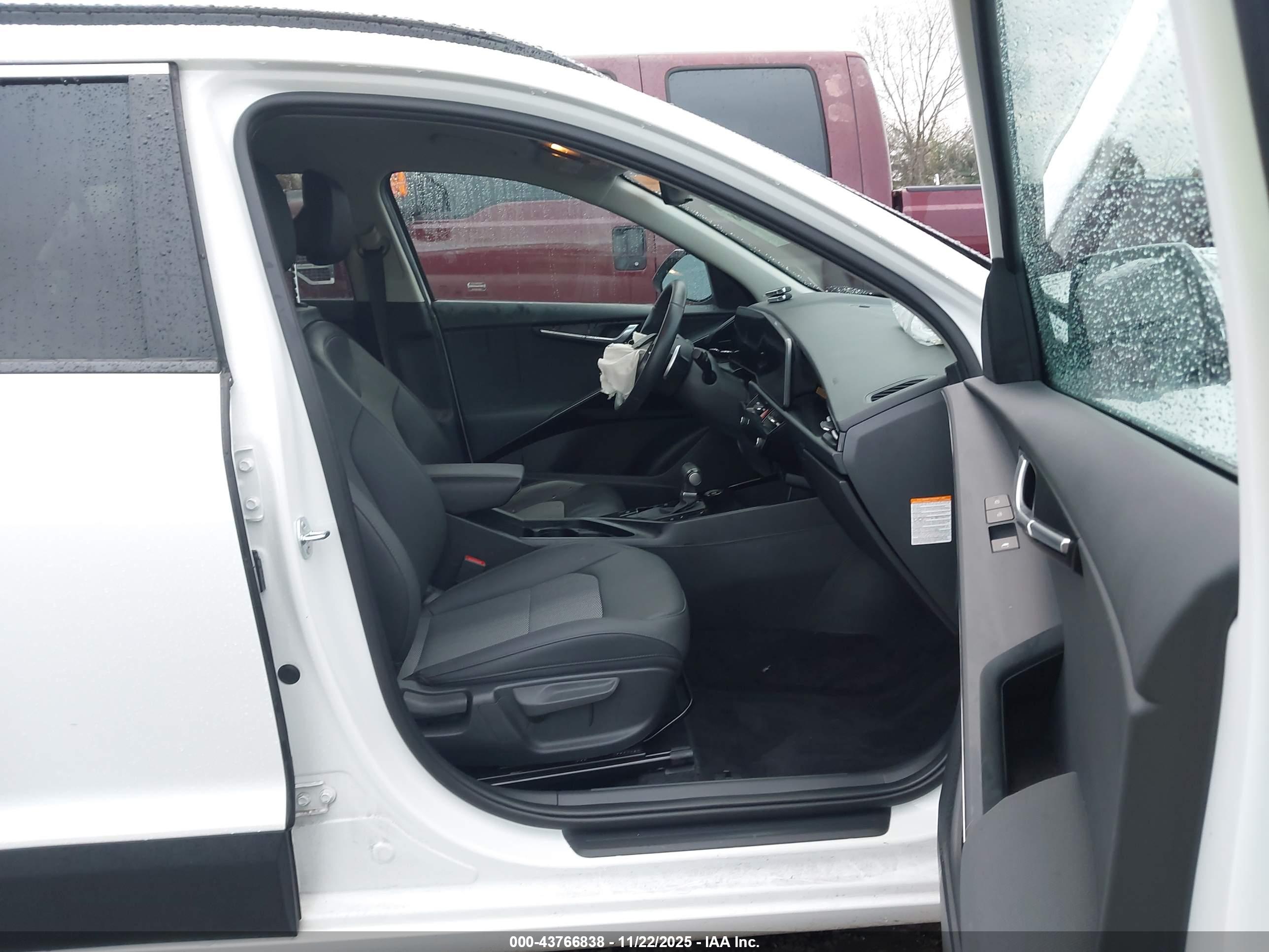 KIA NIRO image 5