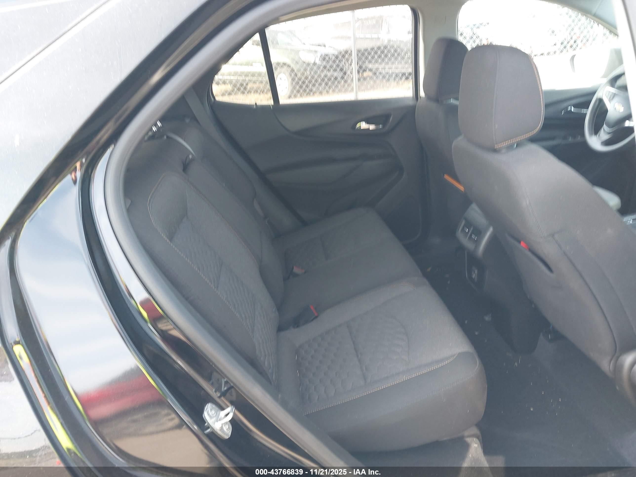 CHEVROLET EQUINOX image 8