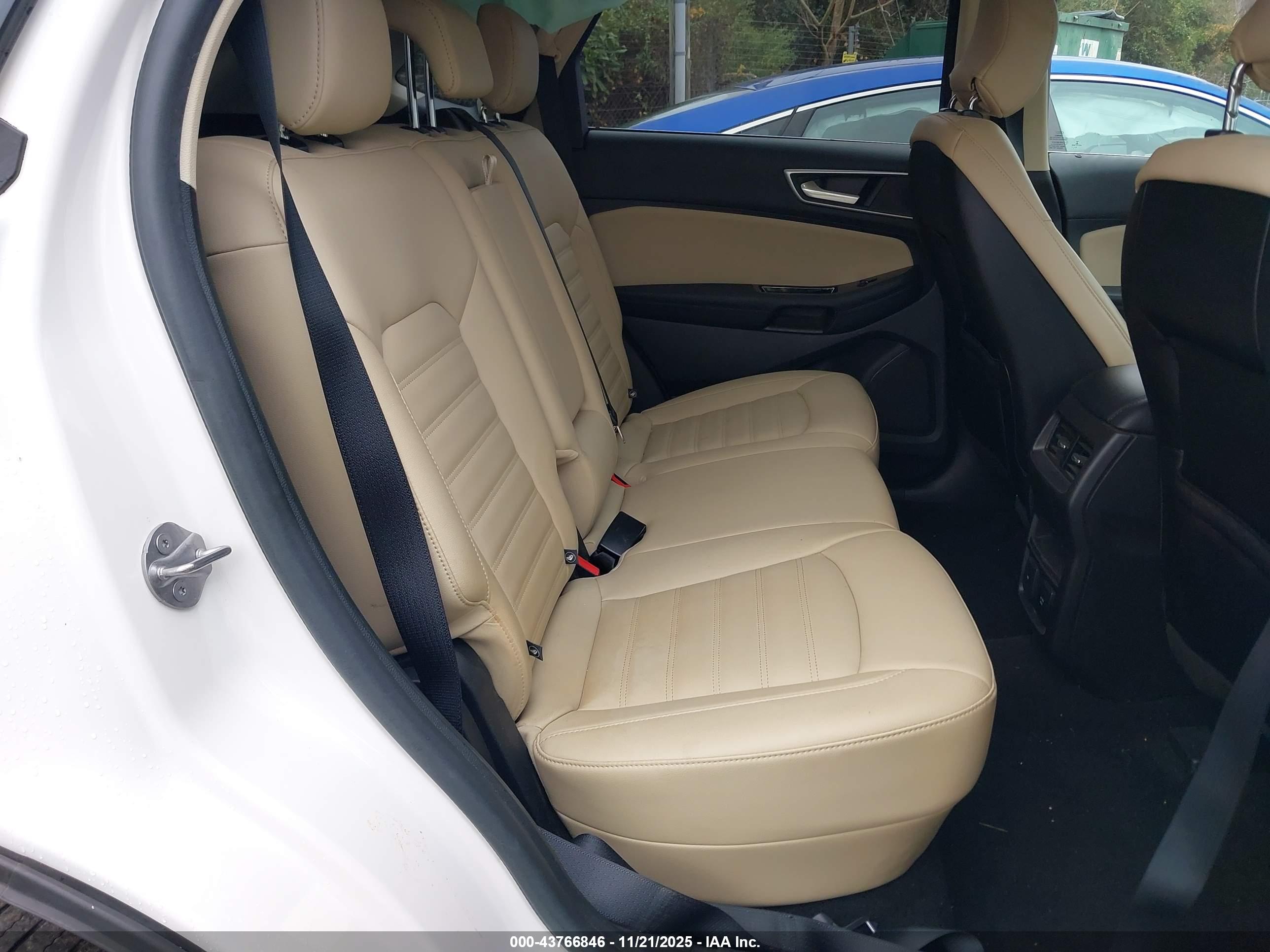 FORD EDGE image 8