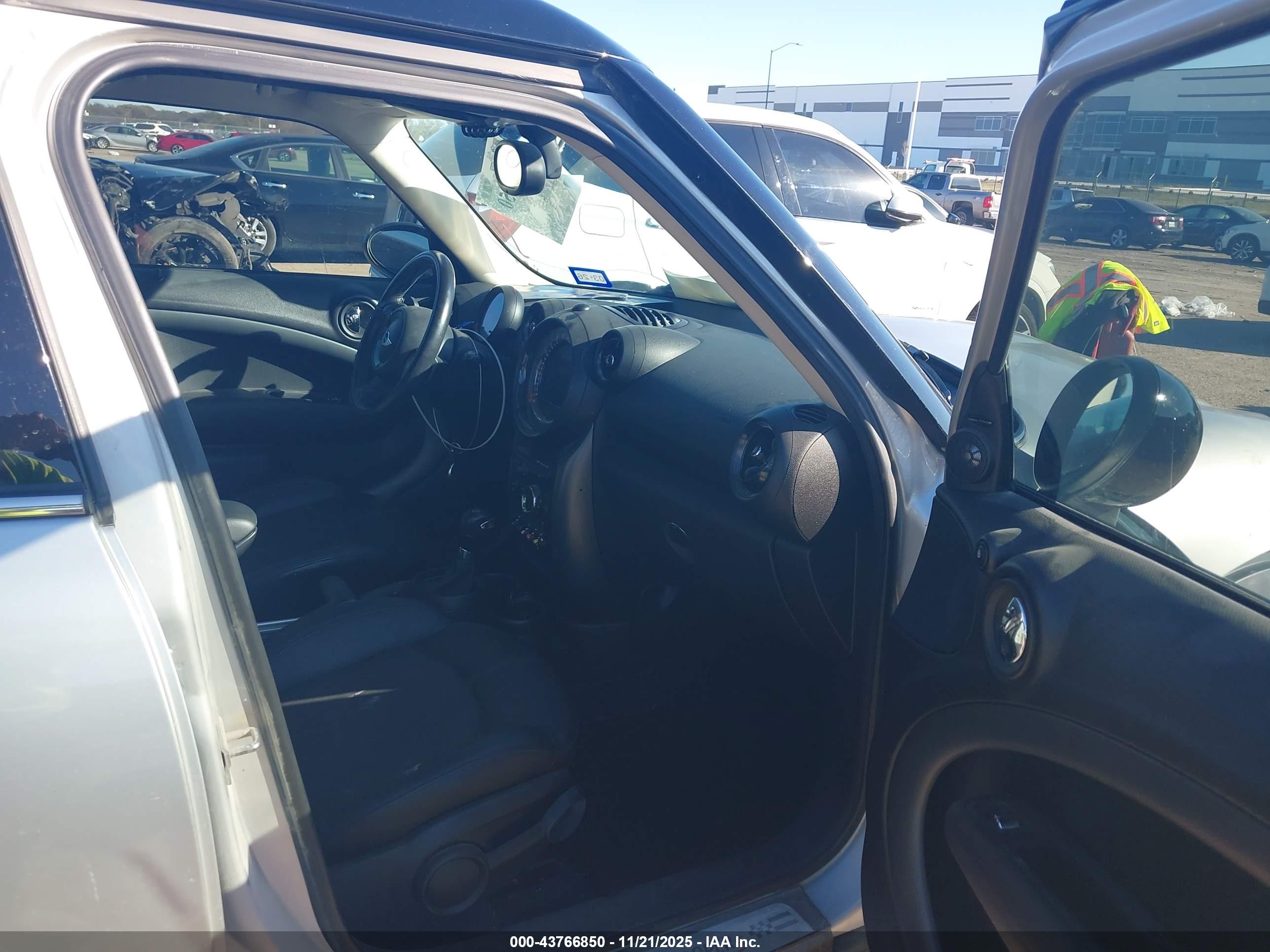 MINI COUNTRYMAN image 5