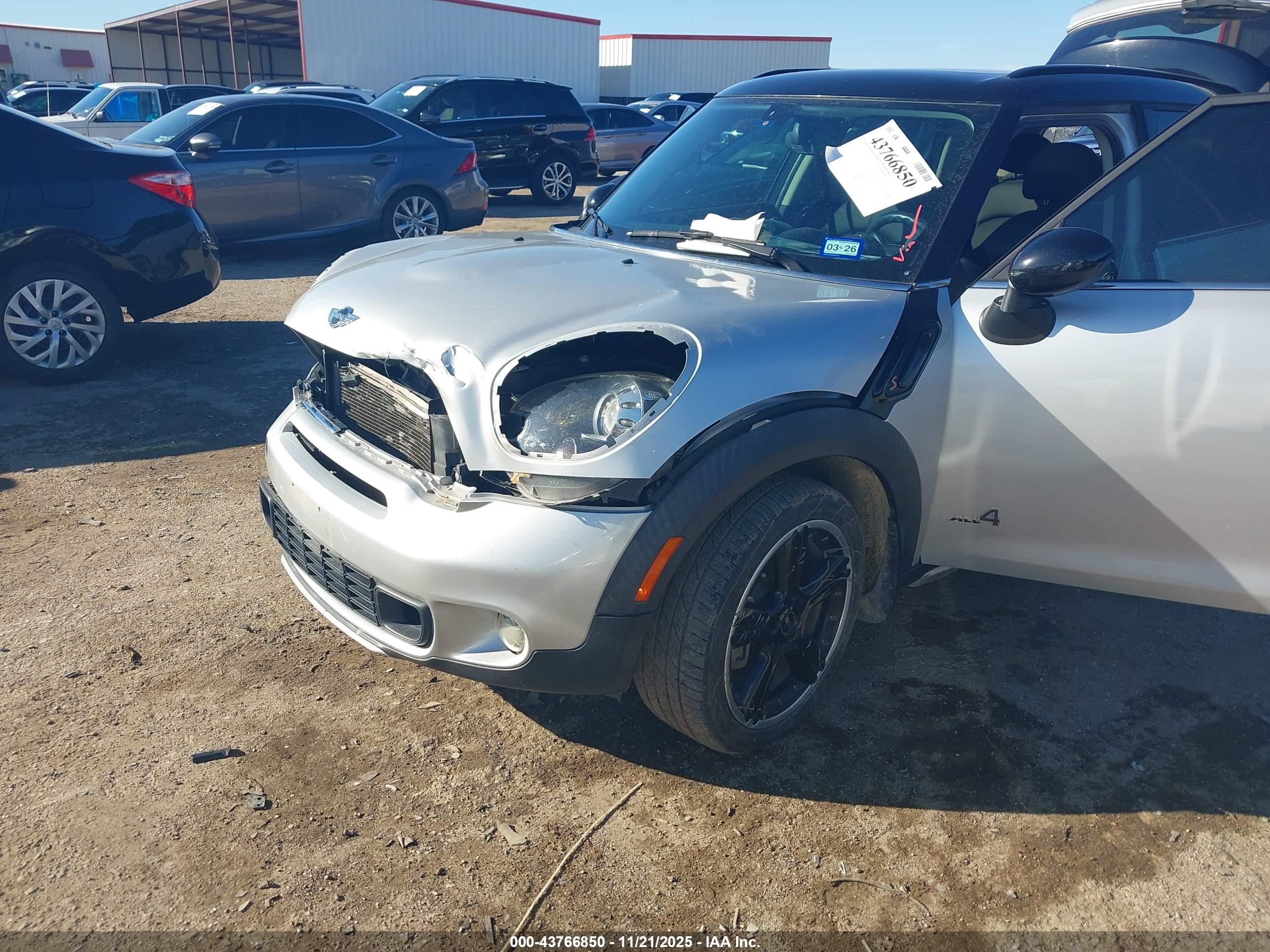 MINI COUNTRYMAN image 6