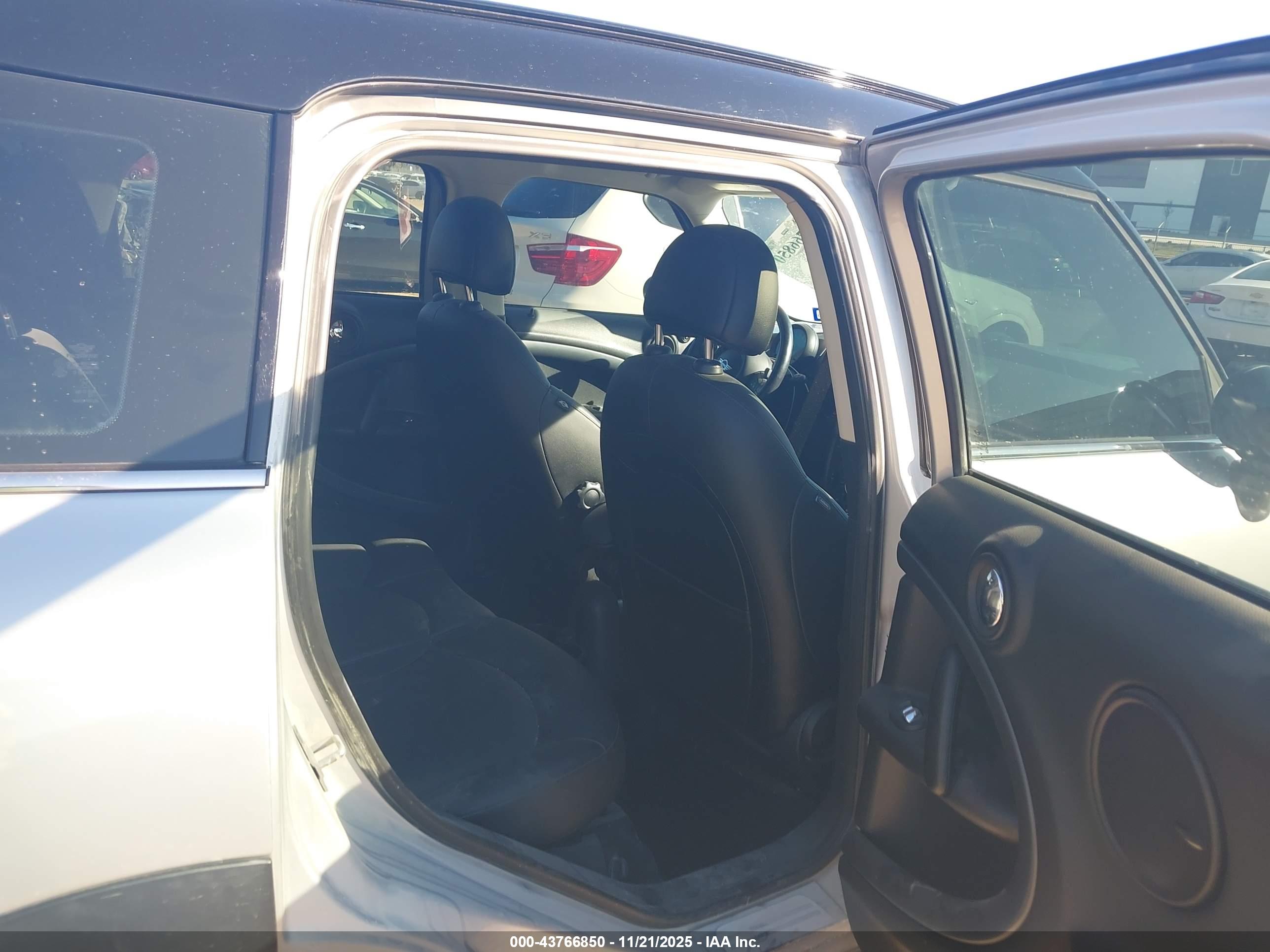 MINI COUNTRYMAN image 8