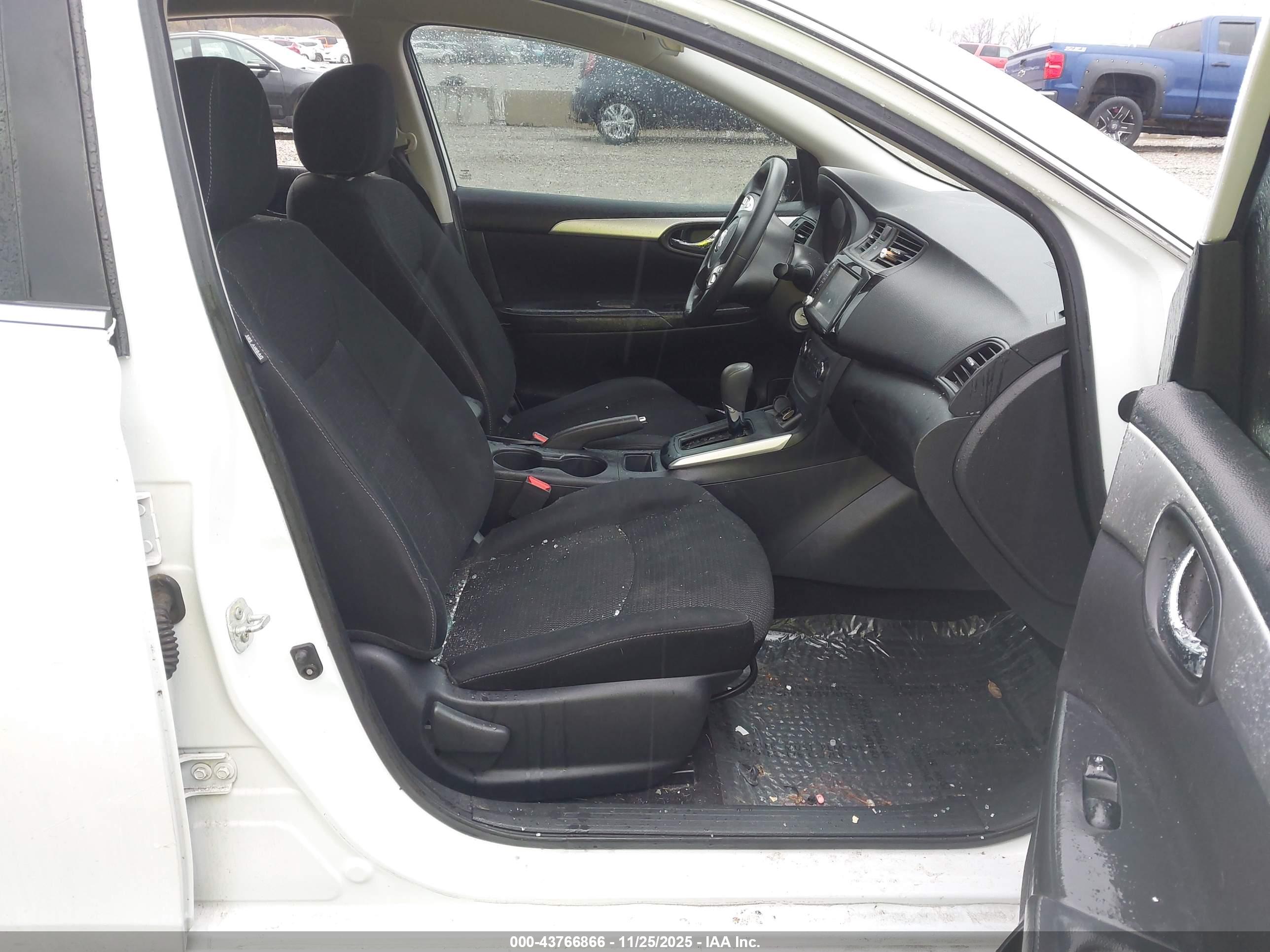 NISSAN SENTRA image 5
