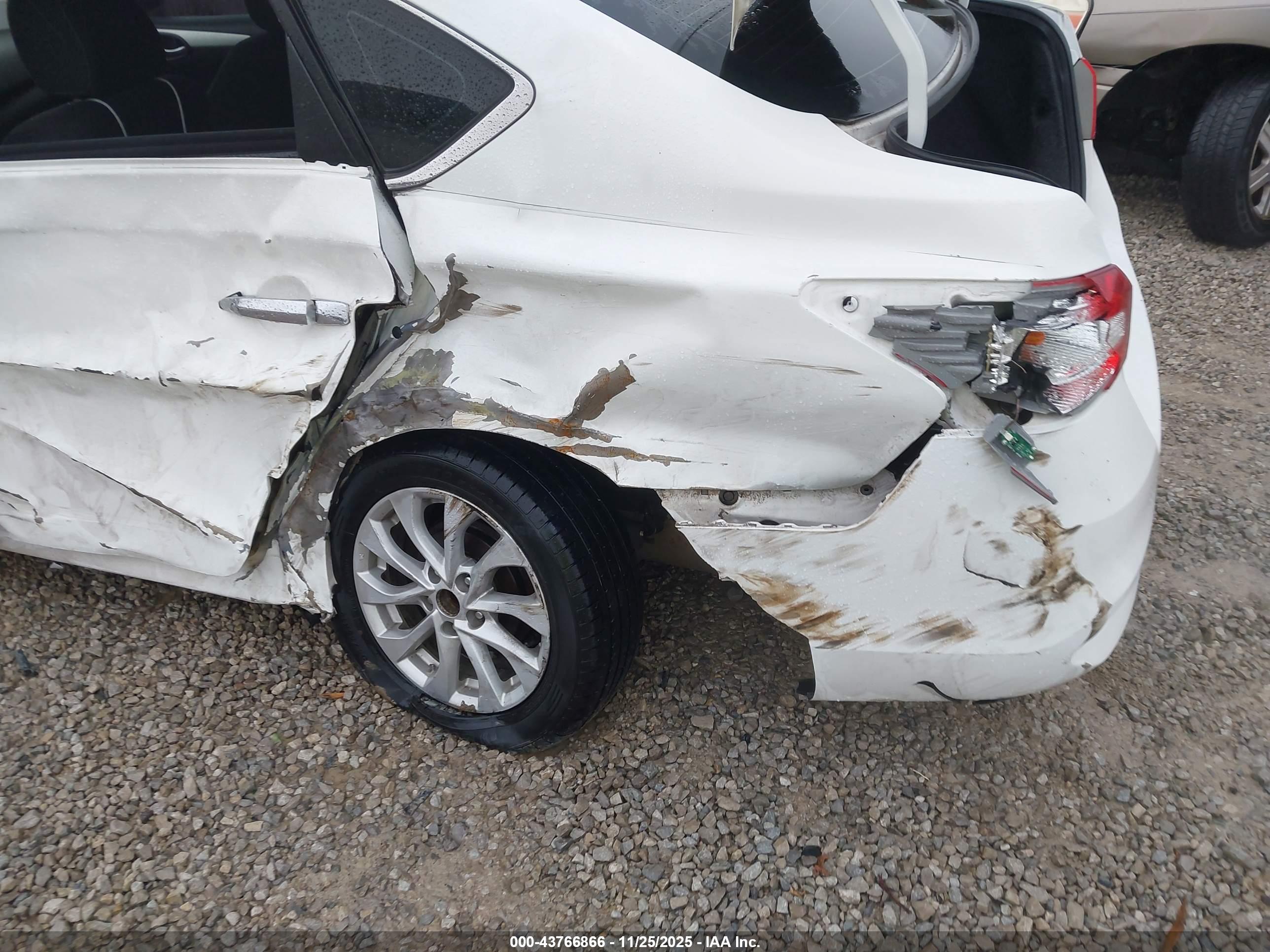 NISSAN SENTRA image 6