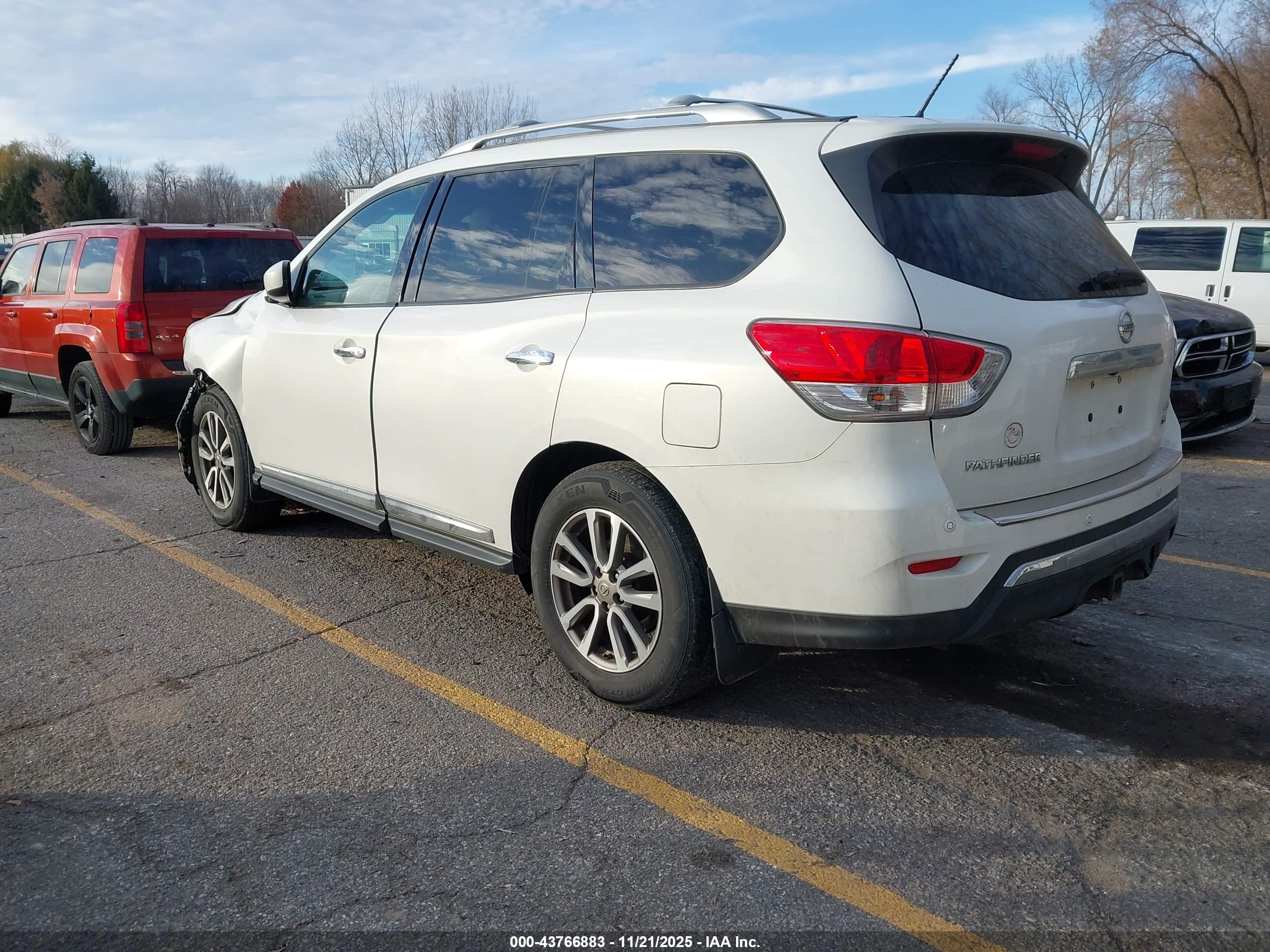 NISSAN PATHFINDER image 3