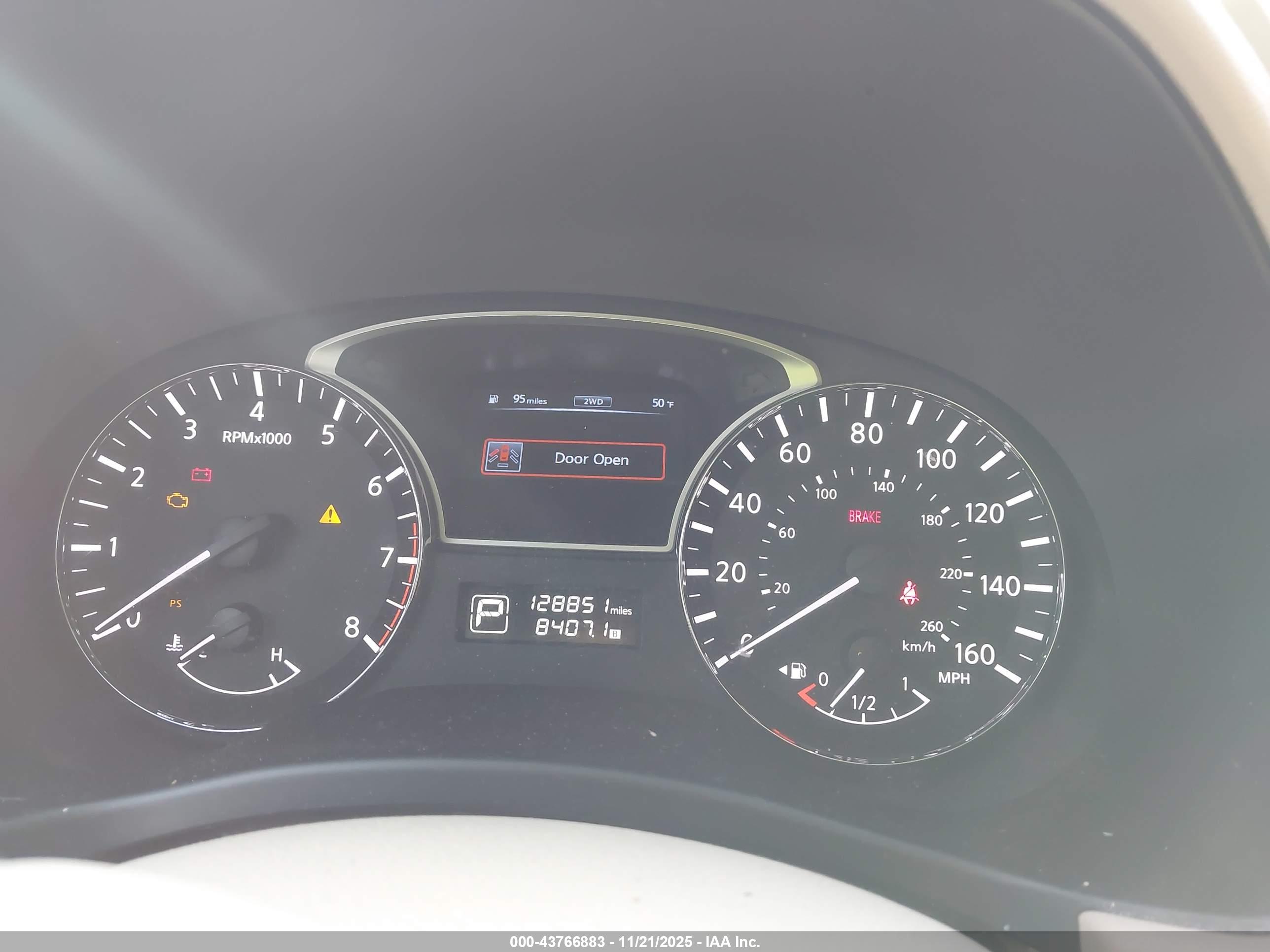 NISSAN PATHFINDER image 7