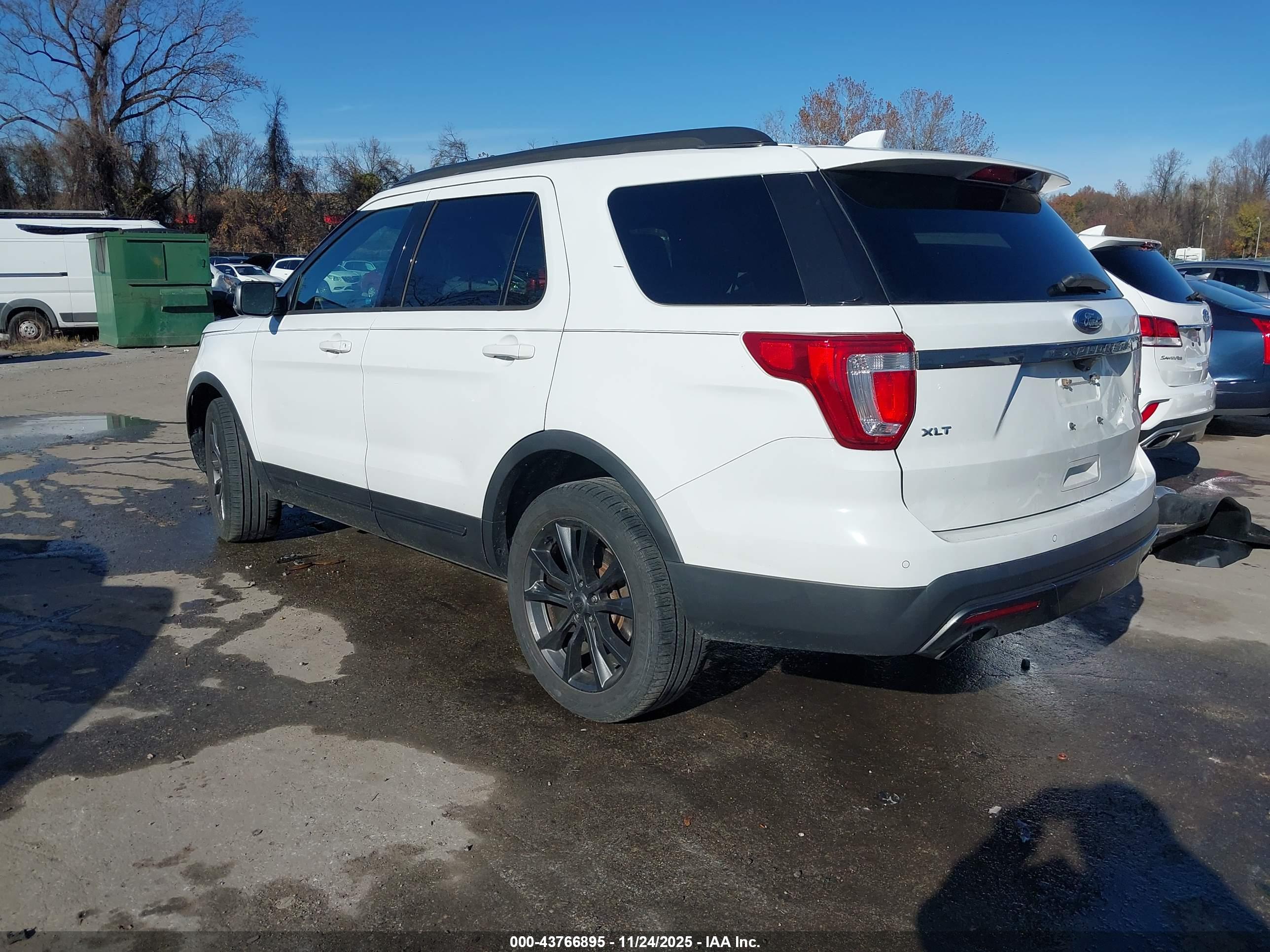 FORD EXPLORER image 3