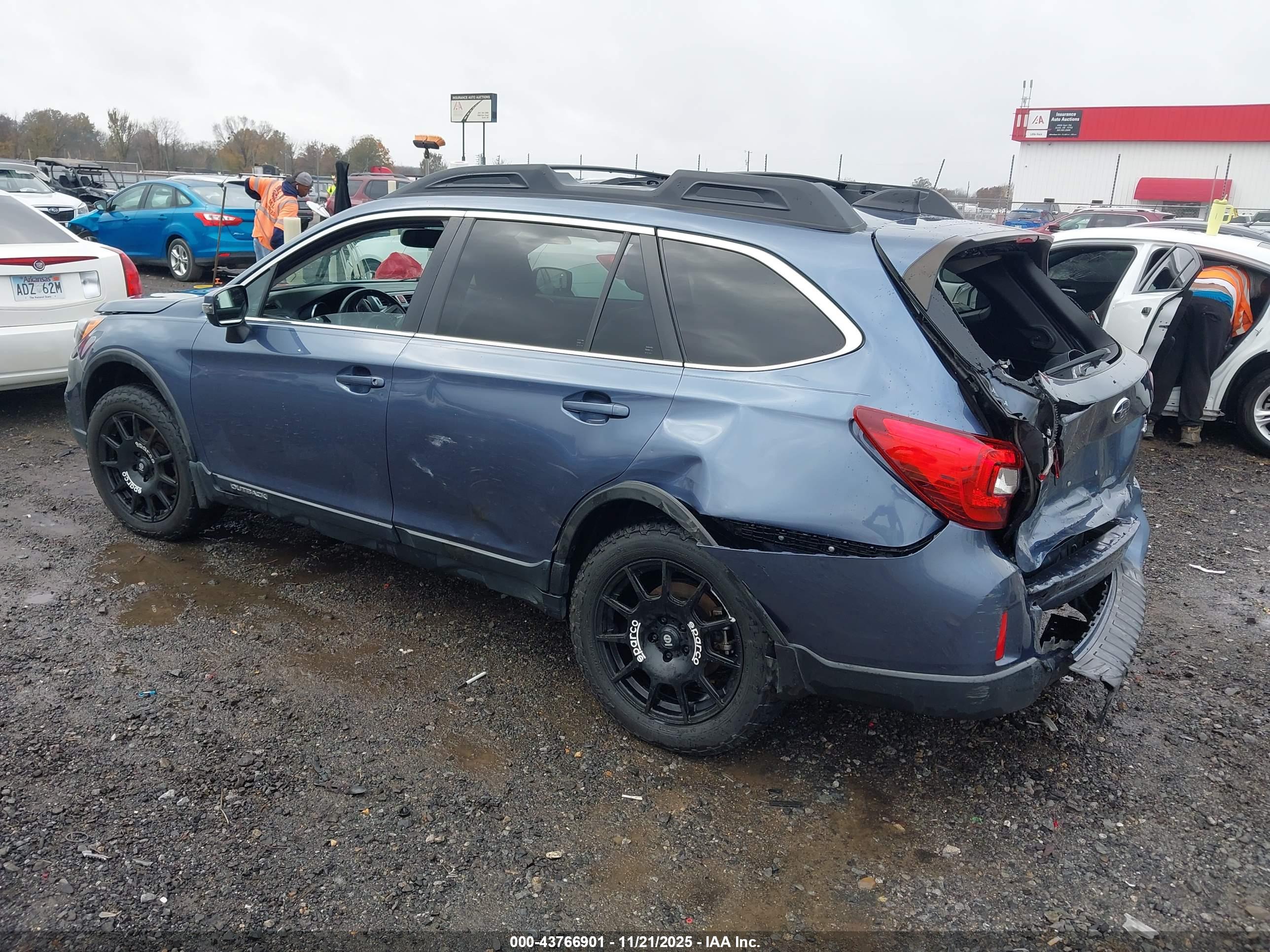 SUBARU OUTBACK image 3