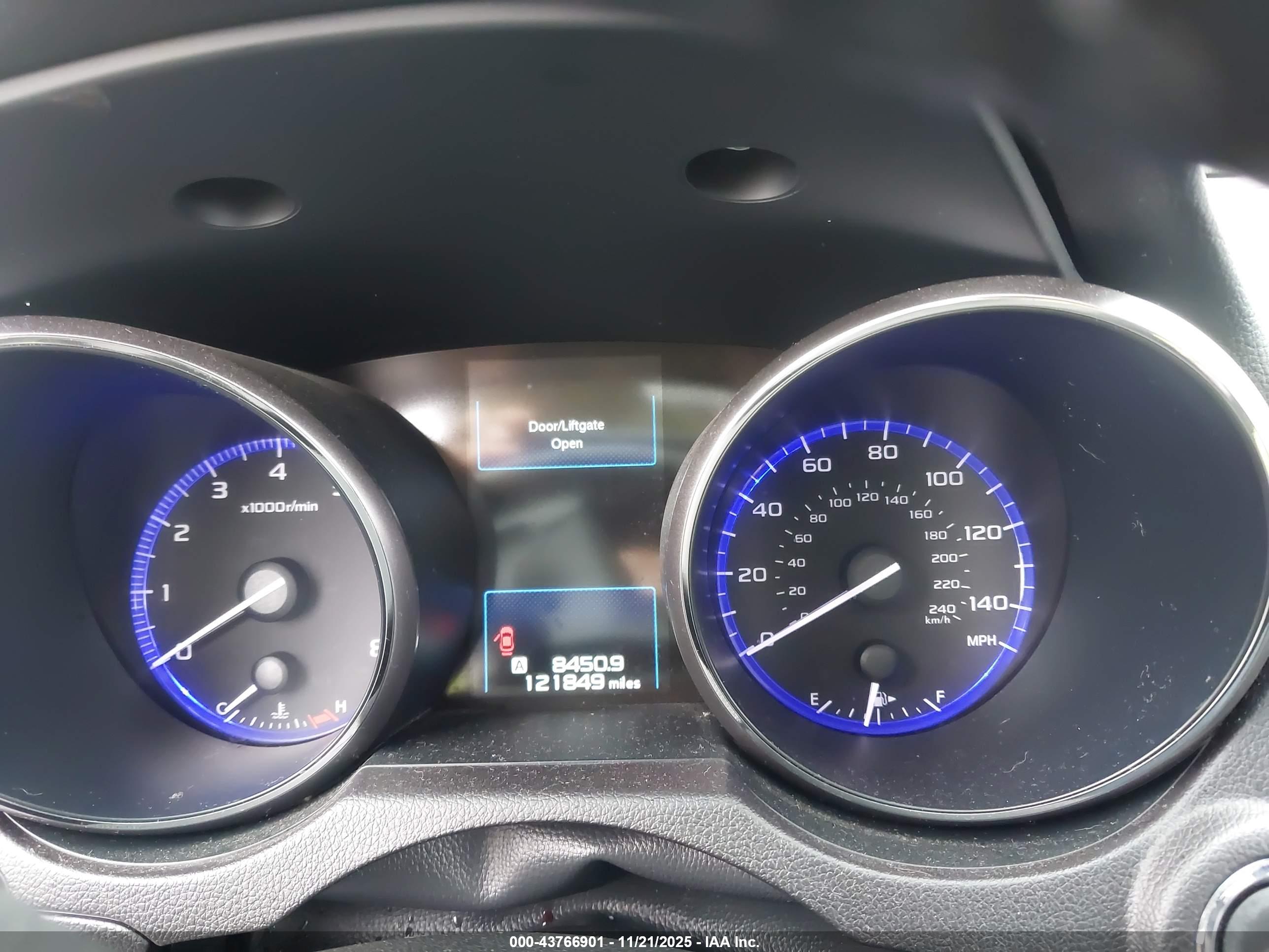 SUBARU OUTBACK image 7