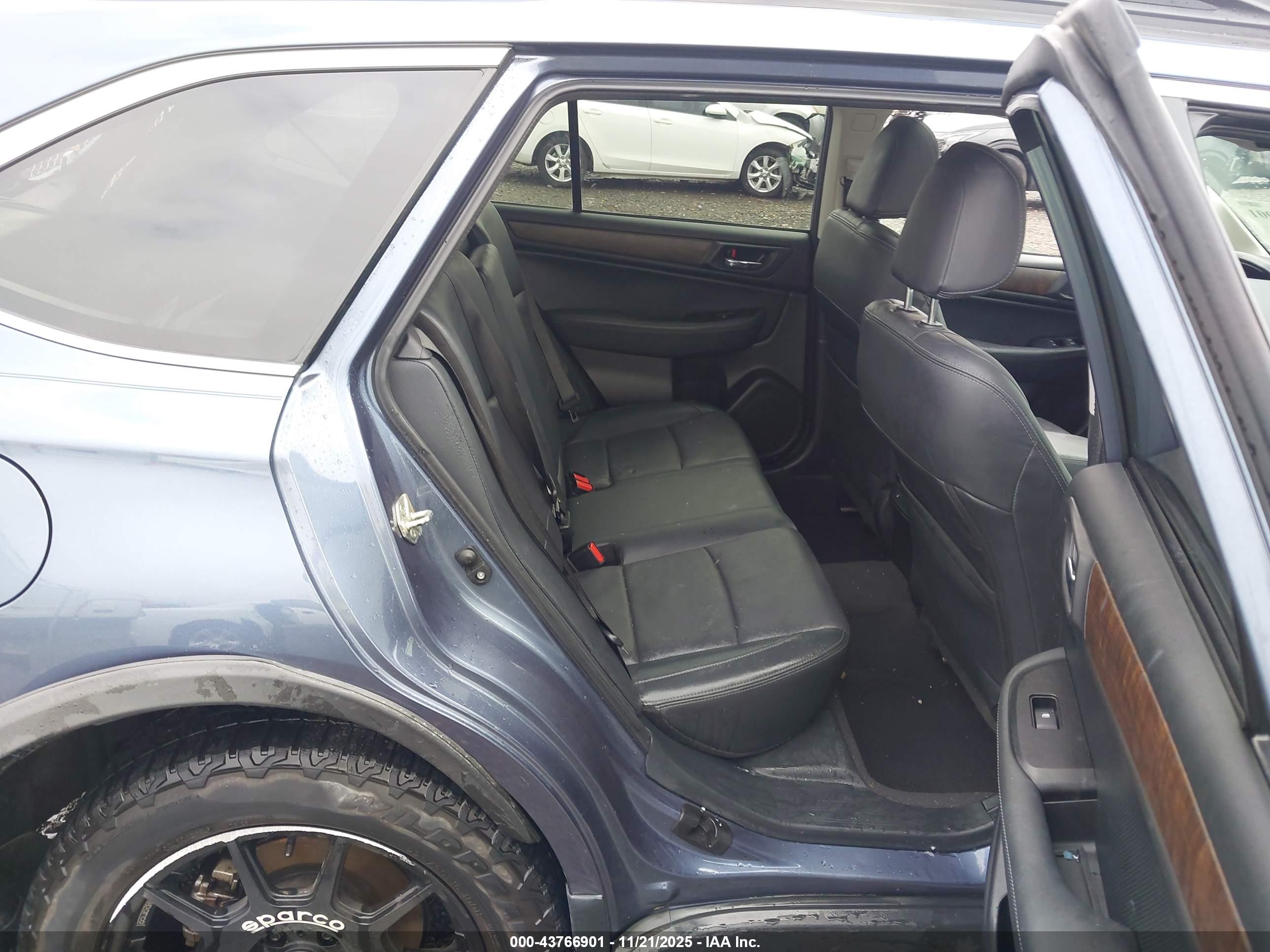 SUBARU OUTBACK image 8