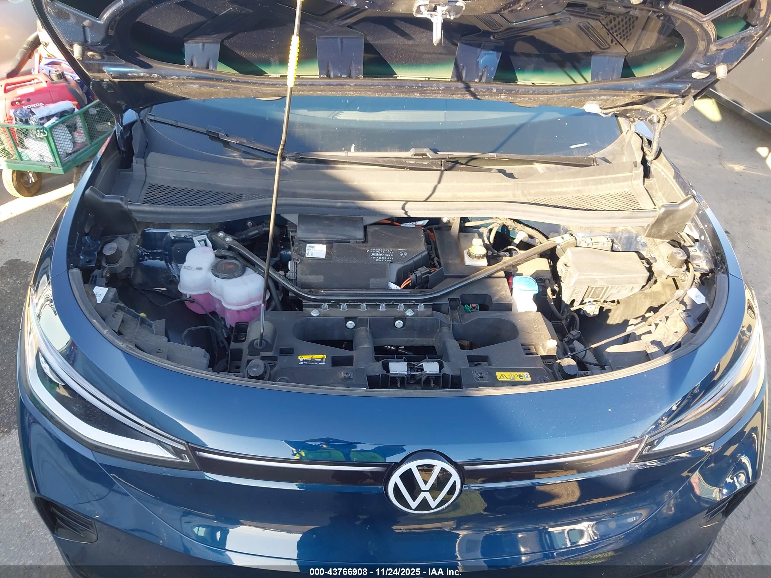 VOLKSWAGEN ID.4 image 10