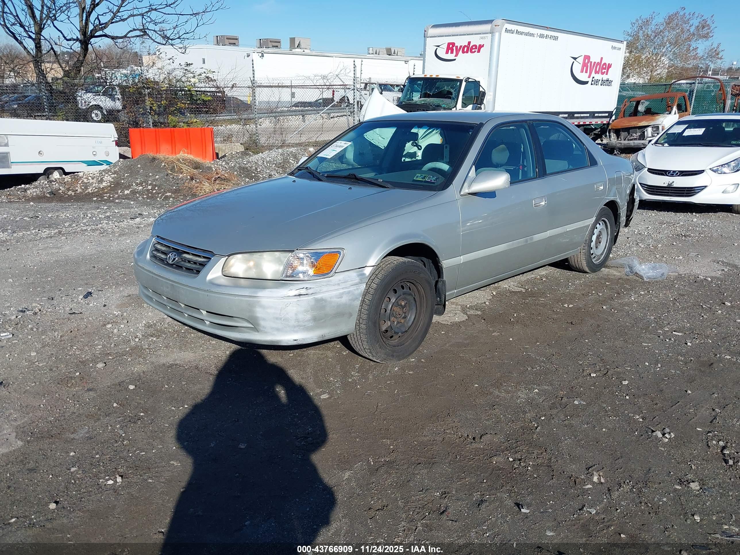 TOYOTA CAMRY image 2