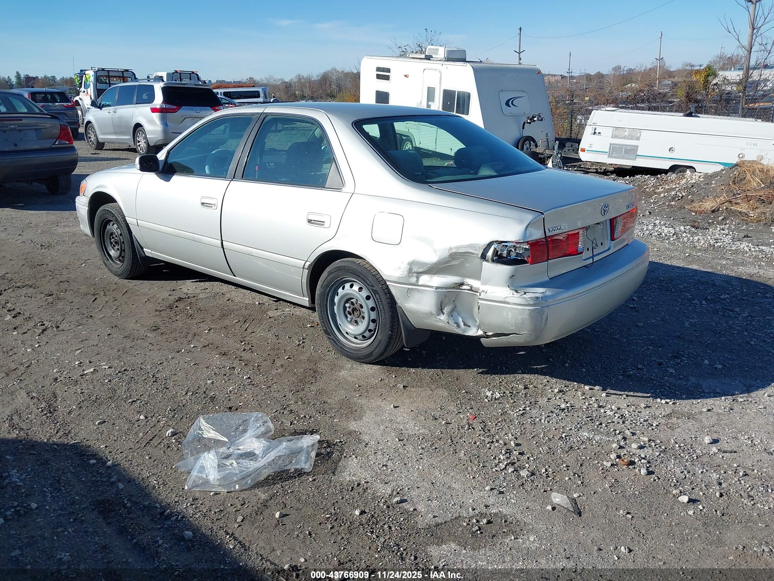 TOYOTA CAMRY image 3