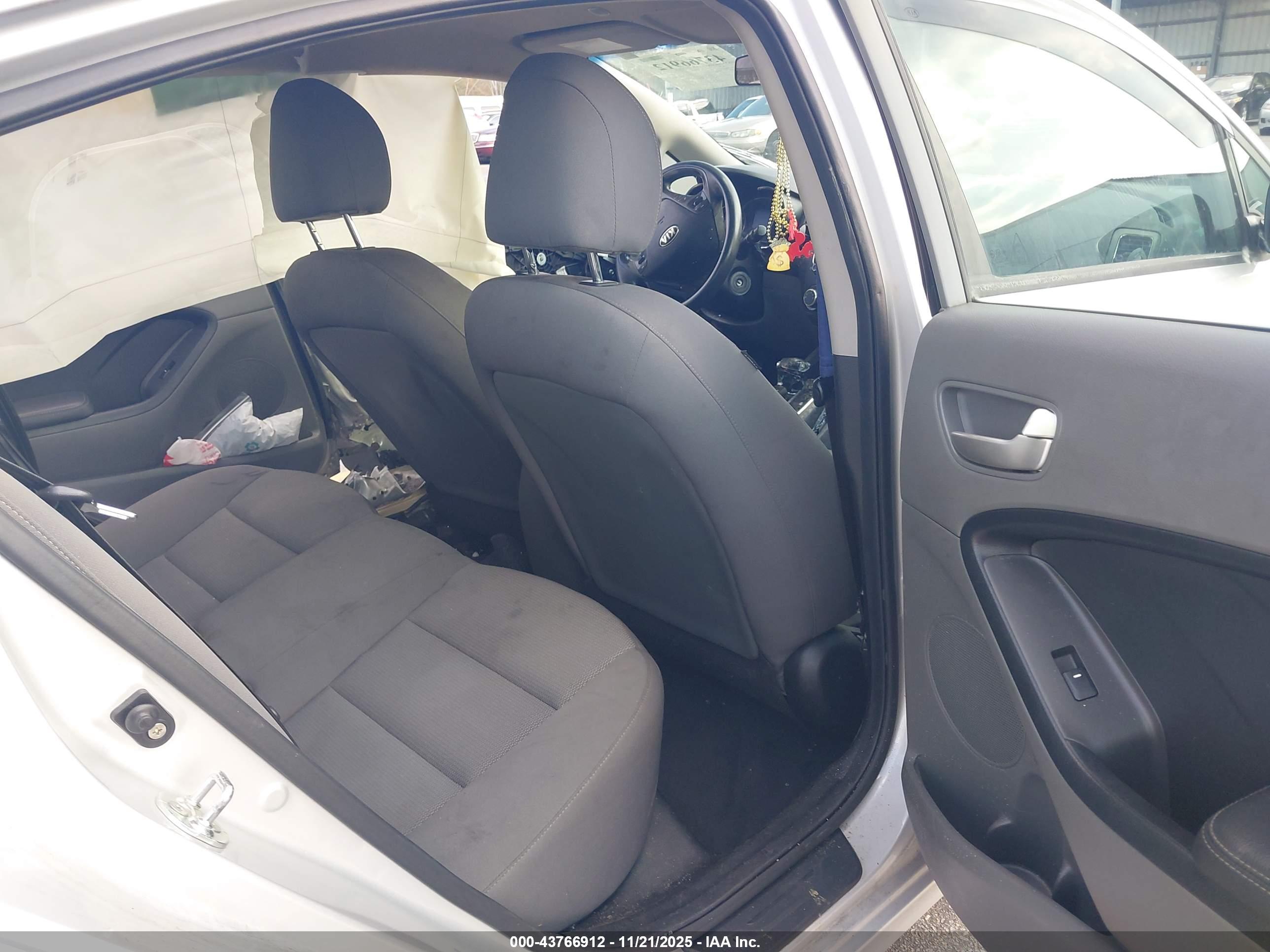 KIA FORTE image 8