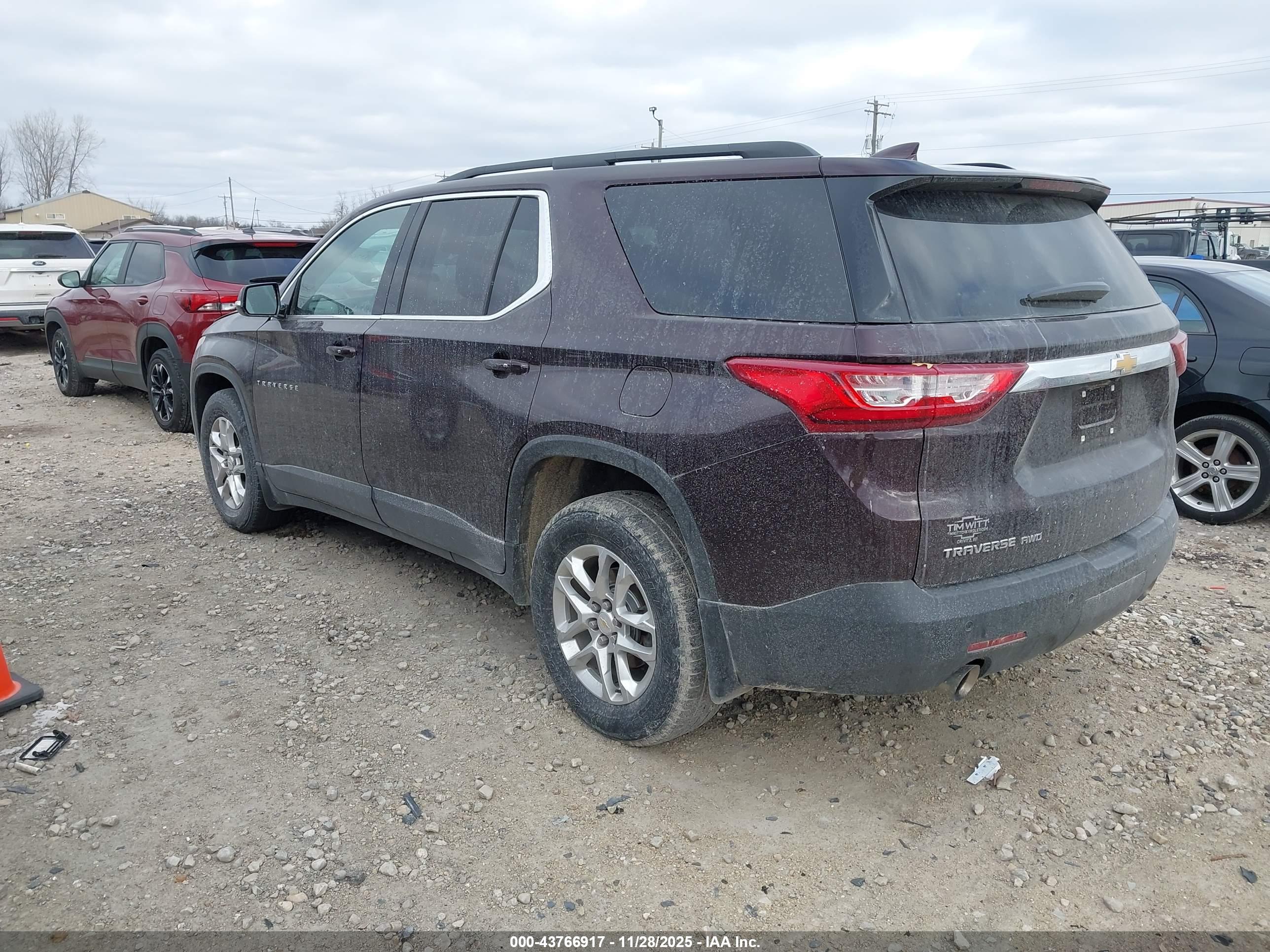 CHEVROLET TRAVERSE image 3
