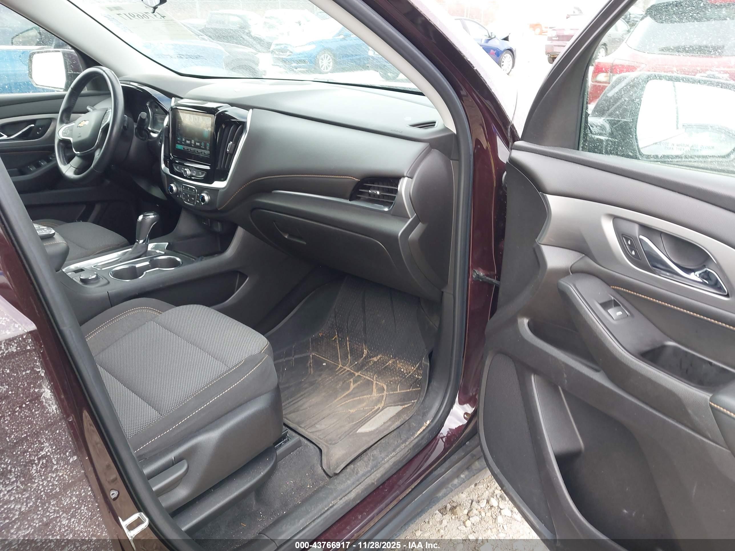 CHEVROLET TRAVERSE image 5