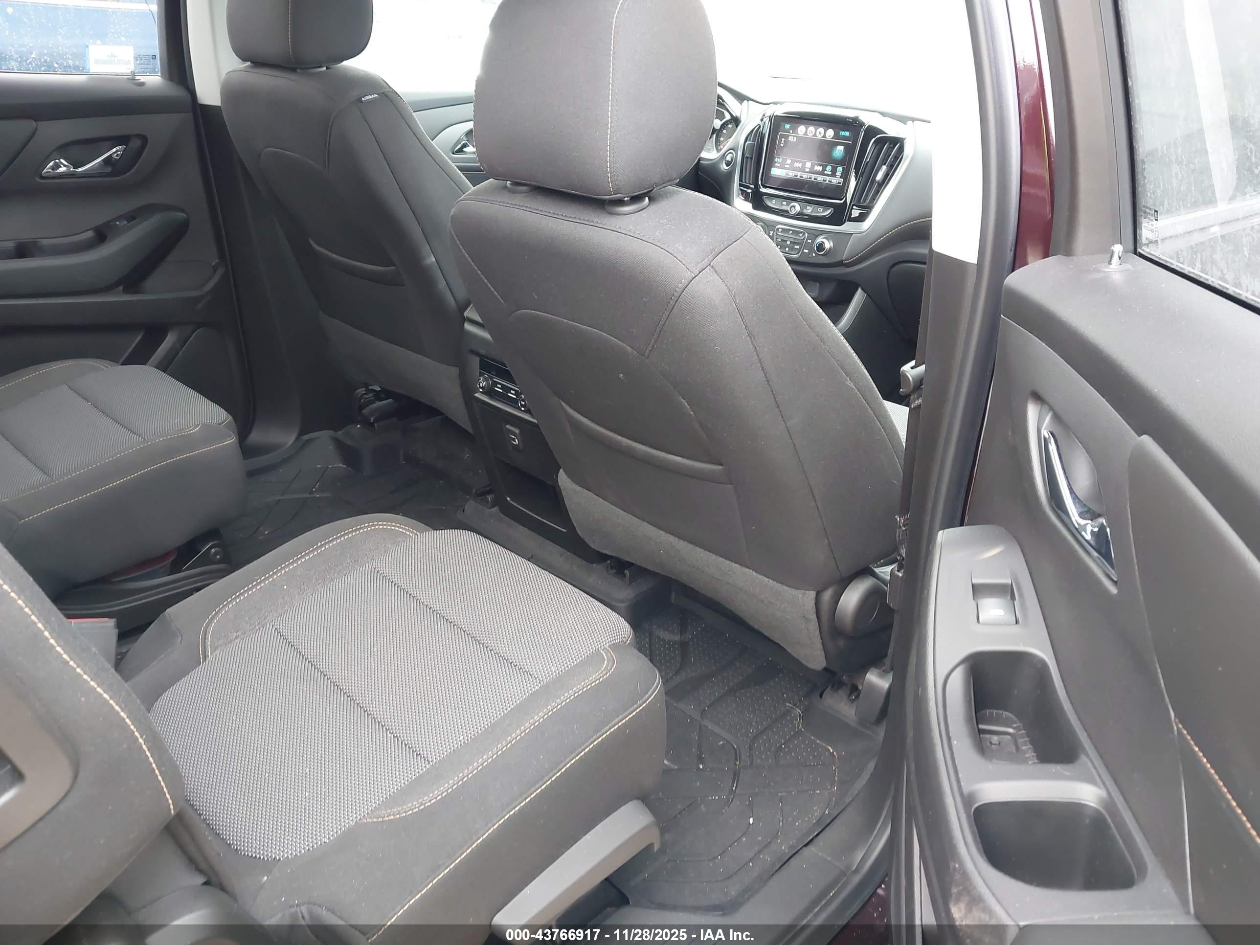 CHEVROLET TRAVERSE image 8
